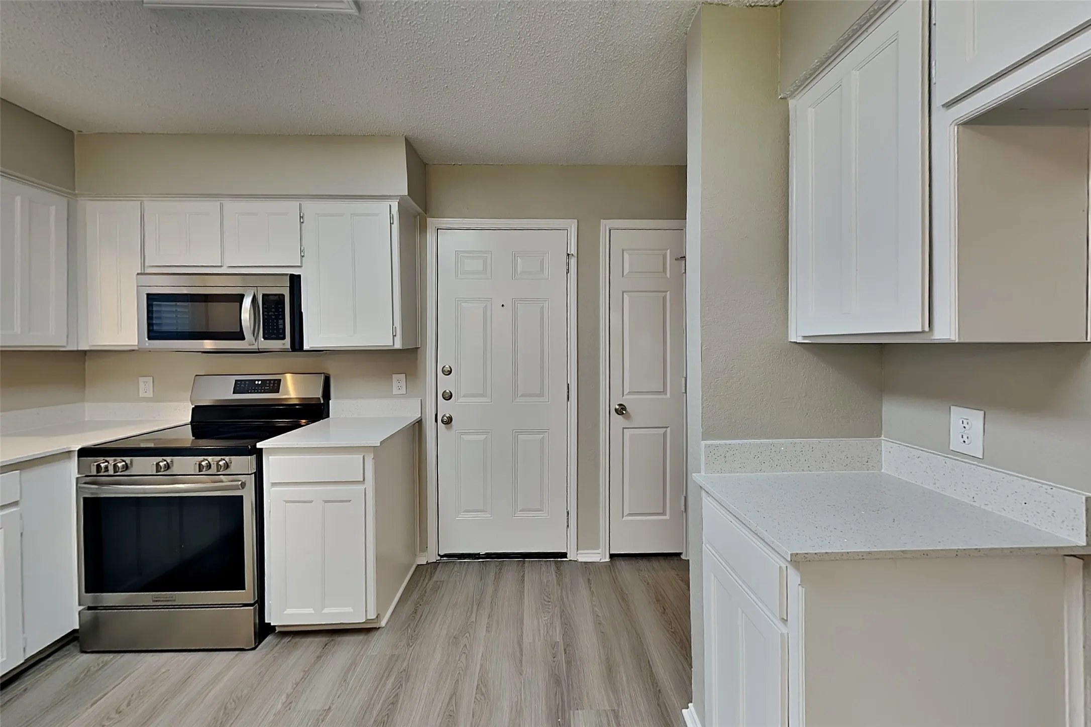 Single Family Residence For Rent in Tarrant County , 6633 Willow View Drive, Watauga, Texas 76148, 3 Bedroom, 2 Bathroom, 2 Garage spaces, 1,370 Sqft, built in 1983, mls#21408998, Real Estate Agent in Watauga, Homes For Rent in Tarrant county, Homes For Rent in Watauga, Realtor in Watauga Texas, Real Estate Brokerage Independent Realty Texas, Luminita Cordes Realtor