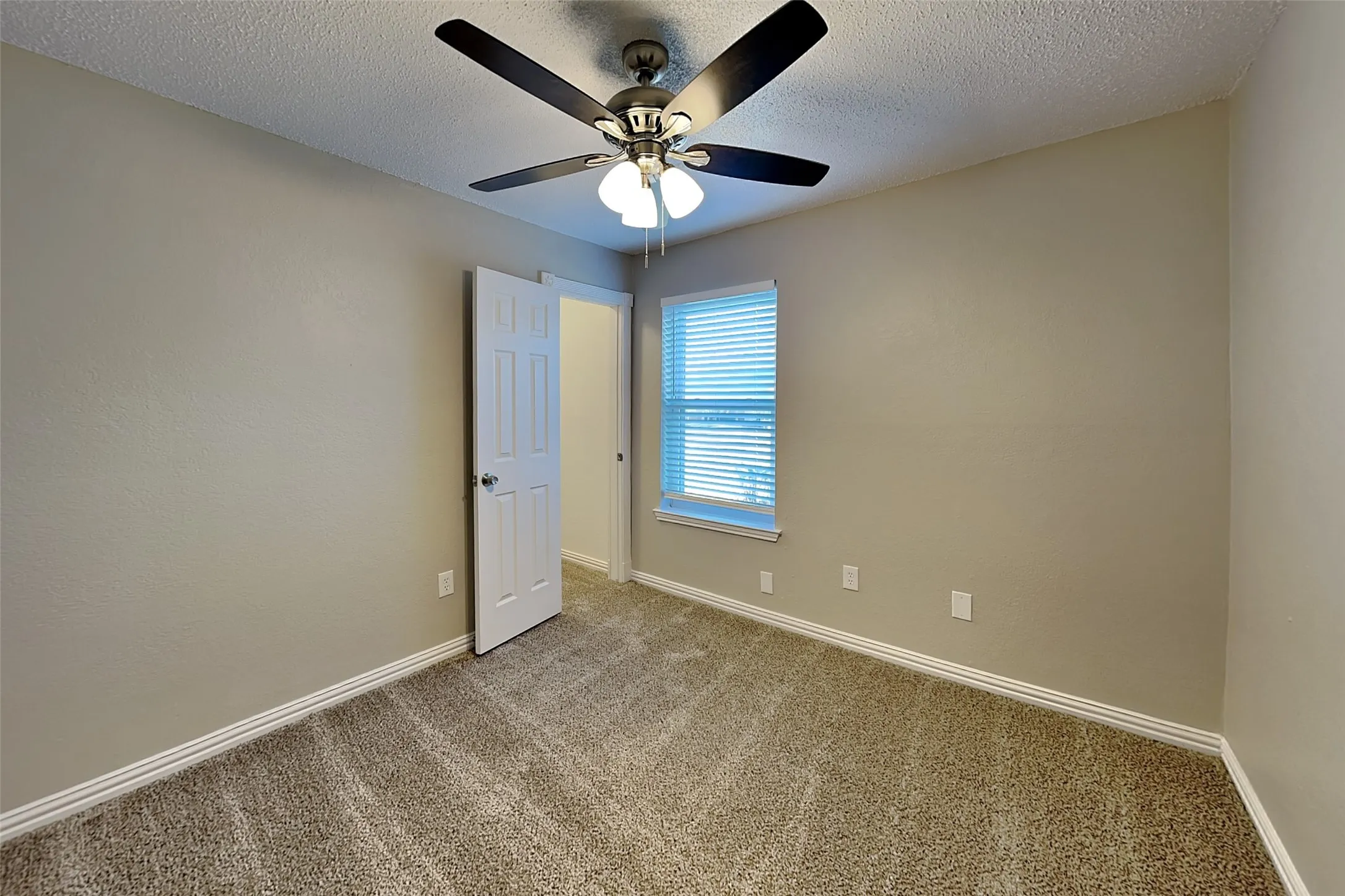 Single Family Residence For Rent in Tarrant County , 6633 Willow View Drive, Watauga, Texas 76148, 3 Bedroom, 2 Bathroom, 2 Garage spaces, 1,370 Sqft, built in 1983, mls#21408998, Real Estate Agent in Watauga, Homes For Rent in Tarrant county, Homes For Rent in Watauga, Realtor in Watauga Texas, Real Estate Brokerage Independent Realty Texas, Luminita Cordes Realtor