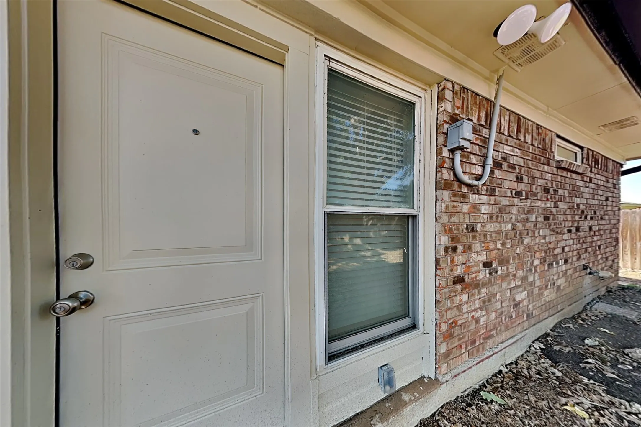 Single Family Residence For Rent in Tarrant County , 6633 Willow View Drive, Watauga, Texas 76148, 3 Bedroom, 2 Bathroom, 2 Garage spaces, 1,370 Sqft, built in 1983, mls#21408998, Real Estate Agent in Watauga, Homes For Rent in Tarrant county, Homes For Rent in Watauga, Realtor in Watauga Texas, Real Estate Brokerage Independent Realty Texas, Luminita Cordes Realtor