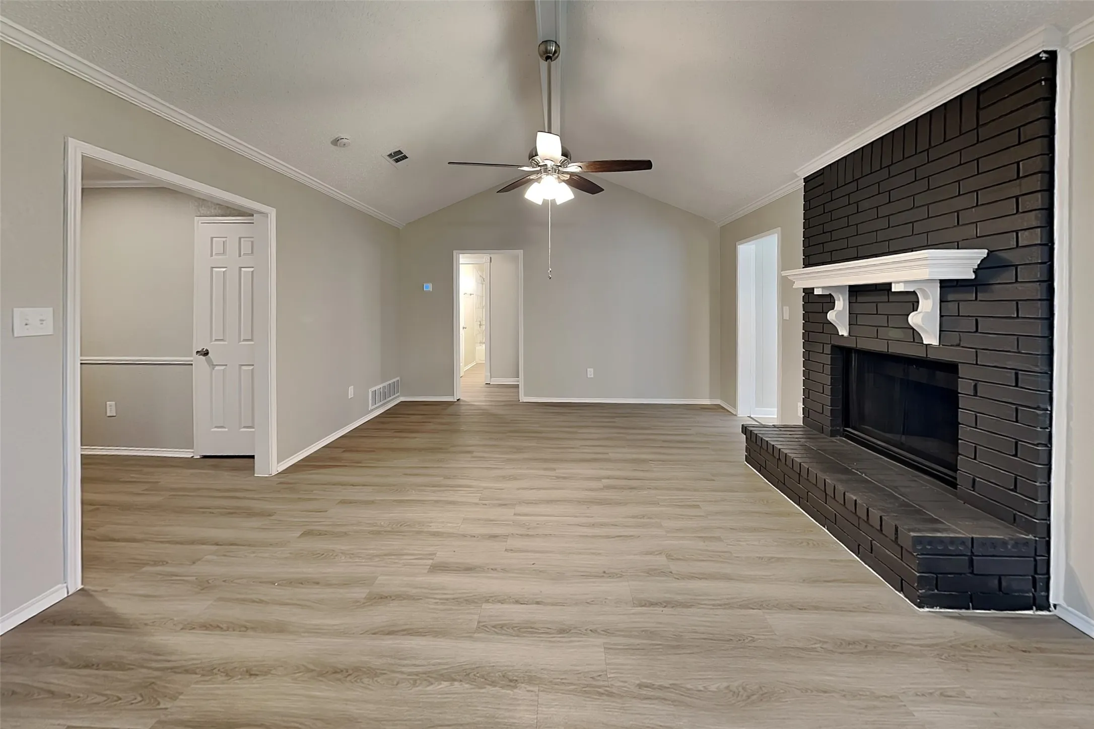 Single Family Residence For Rent in Tarrant County , 6633 Willow View Drive, Watauga, Texas 76148, 3 Bedroom, 2 Bathroom, 2 Garage spaces, 1,370 Sqft, built in 1983, mls#21408998, Real Estate Agent in Watauga, Homes For Rent in Tarrant county, Homes For Rent in Watauga, Realtor in Watauga Texas, Real Estate Brokerage Independent Realty Texas, Luminita Cordes Realtor