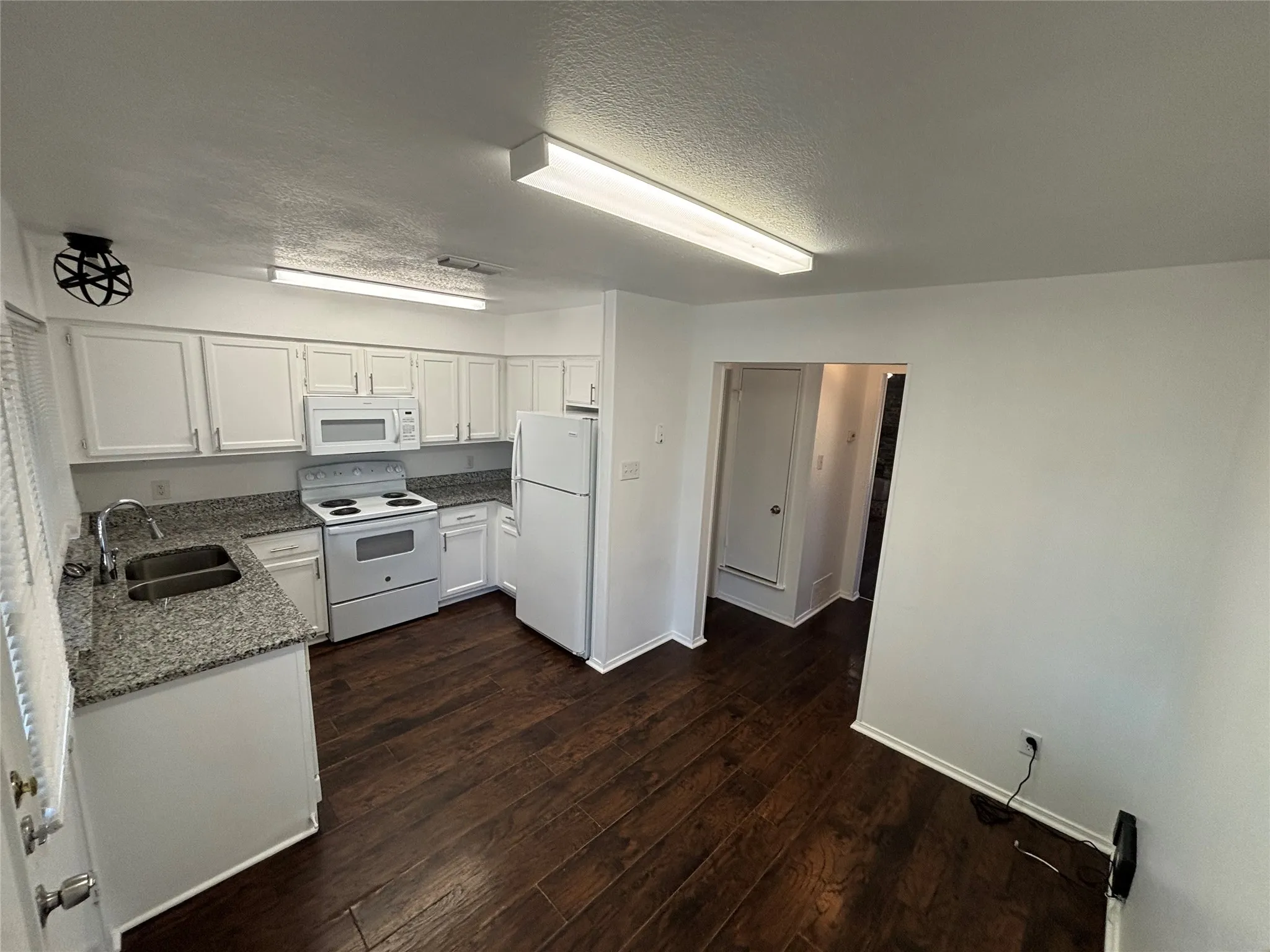 Townhouse For Rent in Tarrant County , 801 Bluebonnet Drive A, Keller, Texas 76248, 2 Bedroom, 2 Bathroom, Garage spaces, 982 Sqft, built in 1984, mls#21408999, Real Estate Agent in Keller, Homes For Rent in Tarrant county, Homes For Rent in Keller, Realtor in Keller Texas, Real Estate Brokerage Independent Realty Texas, Luminita Cordes Realtor