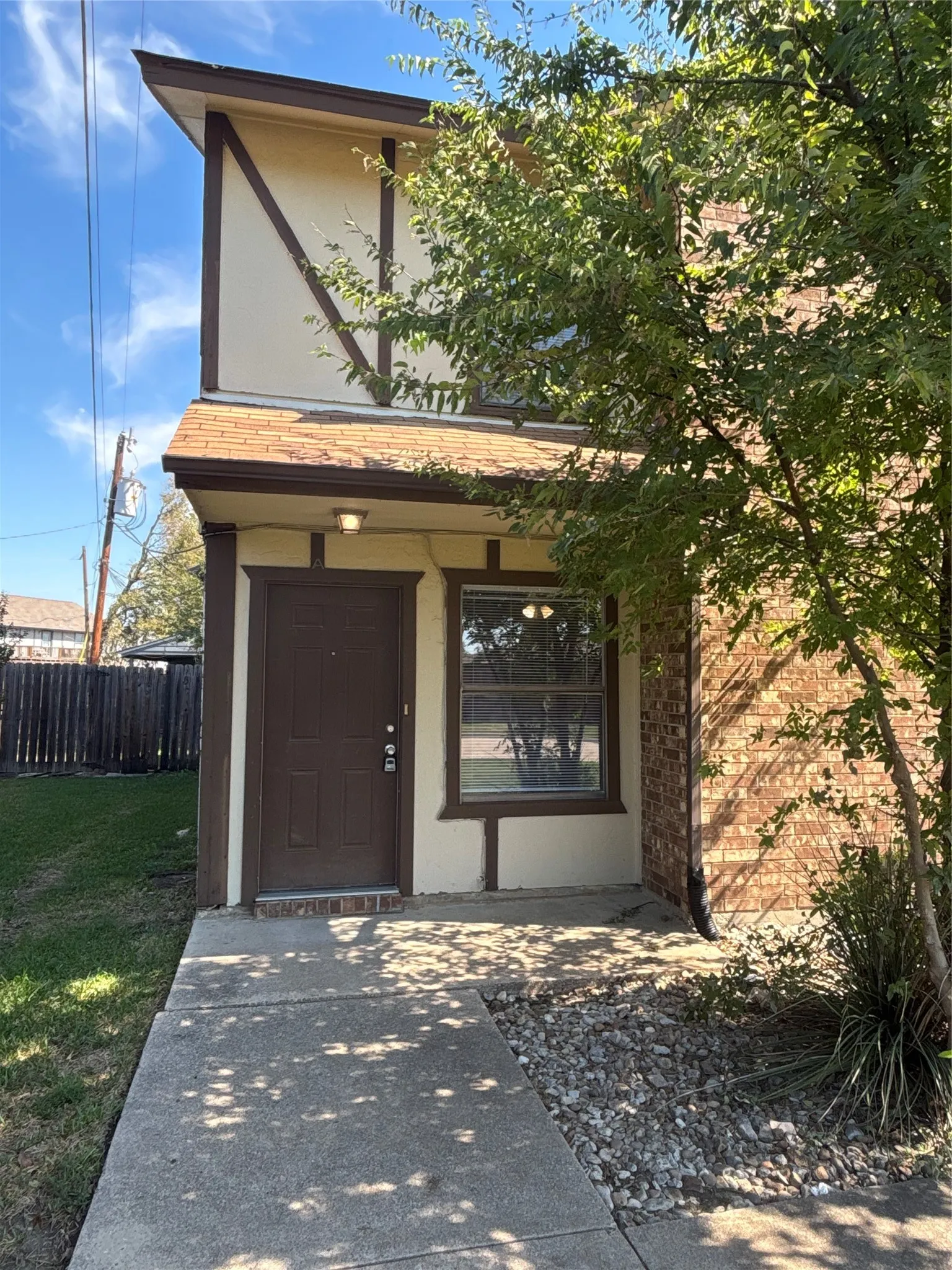 Townhouse For Rent in Tarrant County , 801 Bluebonnet Drive A, Keller, Texas 76248, 2 Bedroom, 2 Bathroom, Garage spaces, 982 Sqft, built in 1984, mls#21408999, Real Estate Agent in Keller, Homes For Rent in Tarrant county, Homes For Rent in Keller, Realtor in Keller Texas, Real Estate Brokerage Independent Realty Texas, Luminita Cordes Realtor