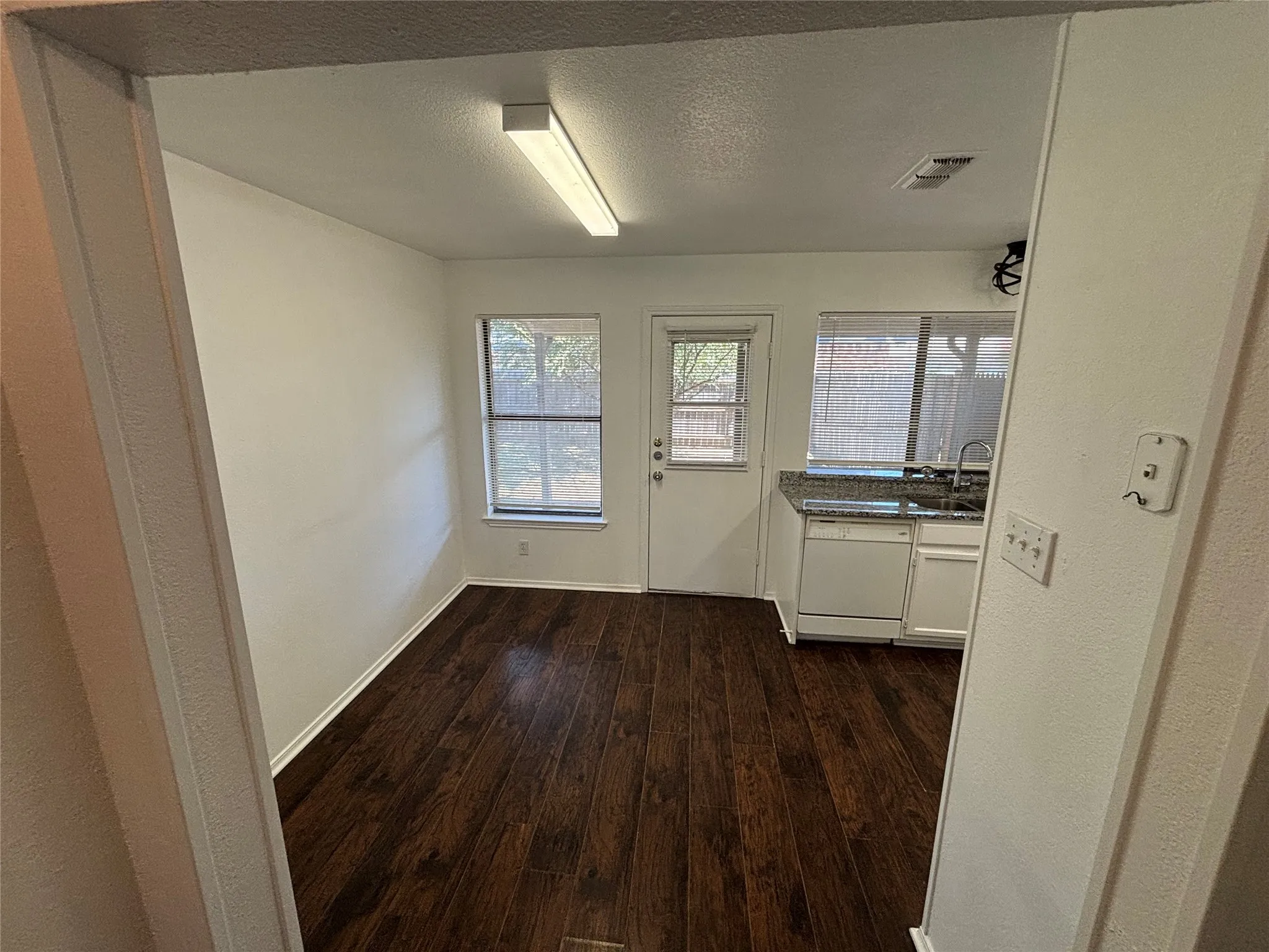 Townhouse For Rent in Tarrant County , 801 Bluebonnet Drive A, Keller, Texas 76248, 2 Bedroom, 2 Bathroom, Garage spaces, 982 Sqft, built in 1984, mls#21408999, Real Estate Agent in Keller, Homes For Rent in Tarrant county, Homes For Rent in Keller, Realtor in Keller Texas, Real Estate Brokerage Independent Realty Texas, Luminita Cordes Realtor