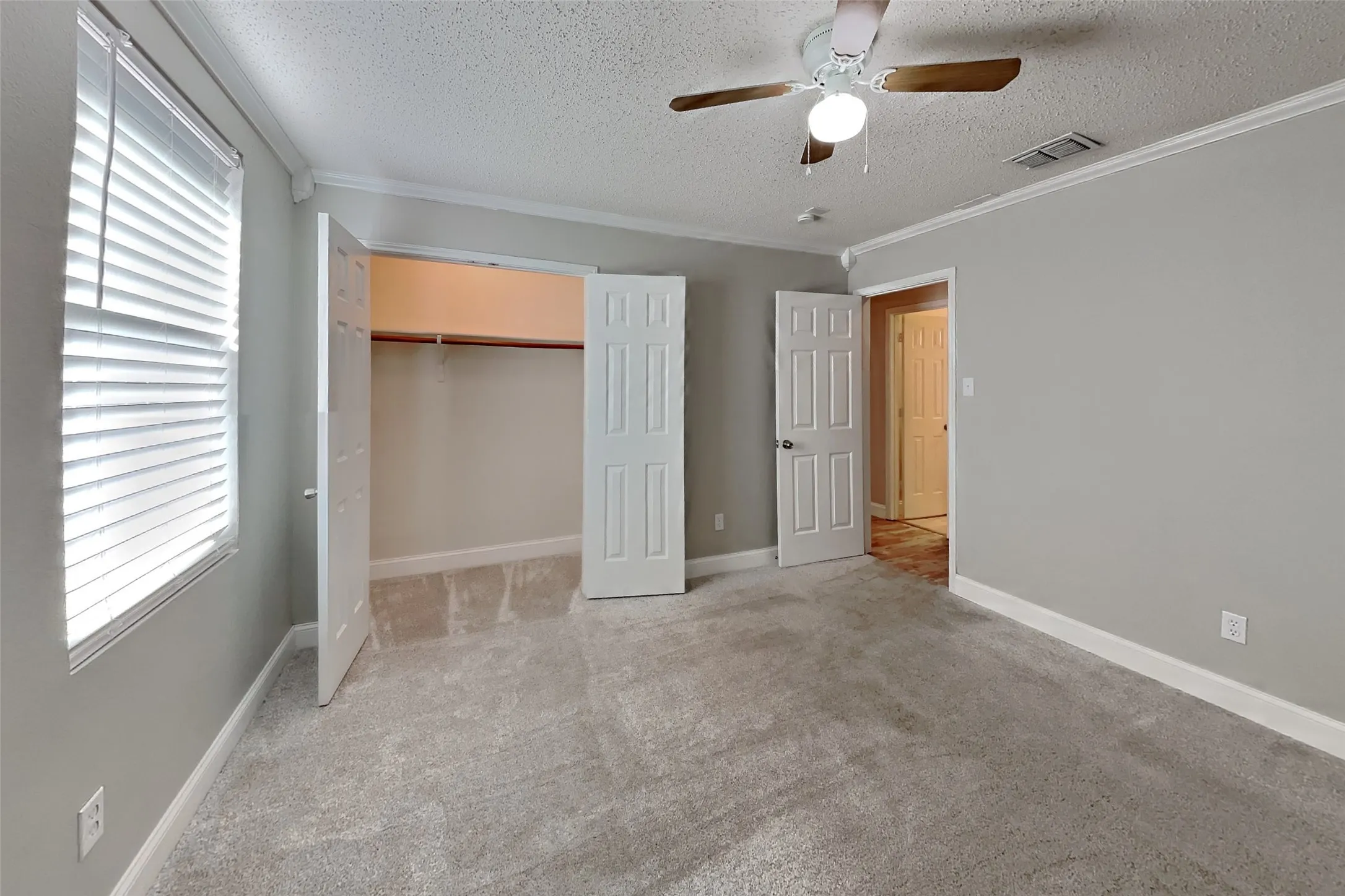 Single Family Residence For Rent in Tarrant County , 1001 Stone Chapel Way, Fort Worth, Texas 76179, 3 Bedroom, 2 Bathroom, 2 Garage spaces, 1,856 Sqft, built in 2004, mls#21409000, Real Estate Agent in Fort Worth, Homes For Rent in Tarrant county, Homes For Rent in Fort Worth, Realtor in Fort Worth Texas, Real Estate Brokerage Independent Realty Texas, Luminita Cordes Realtor