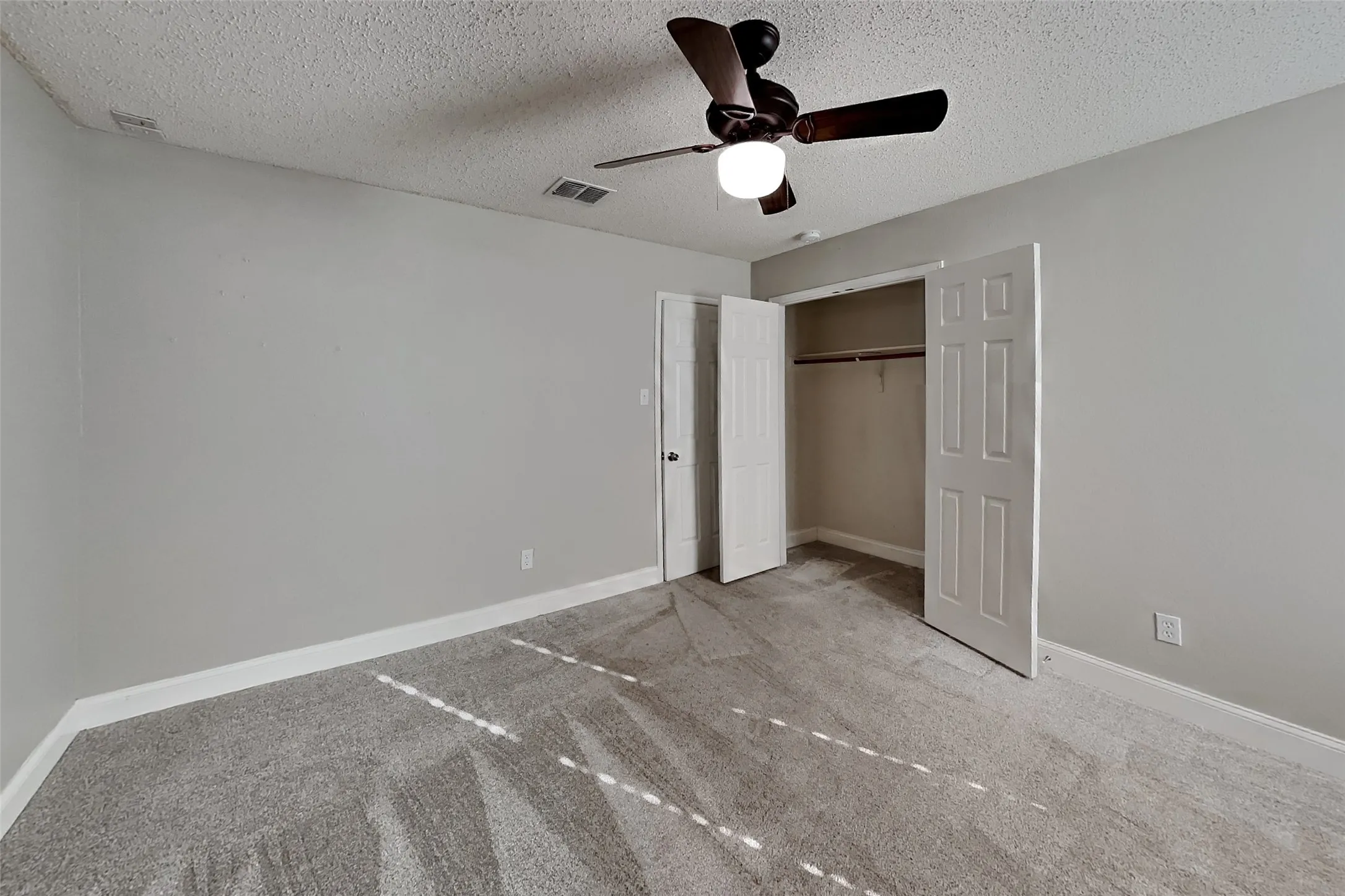 Single Family Residence For Rent in Tarrant County , 1001 Stone Chapel Way, Fort Worth, Texas 76179, 3 Bedroom, 2 Bathroom, 2 Garage spaces, 1,856 Sqft, built in 2004, mls#21409000, Real Estate Agent in Fort Worth, Homes For Rent in Tarrant county, Homes For Rent in Fort Worth, Realtor in Fort Worth Texas, Real Estate Brokerage Independent Realty Texas, Luminita Cordes Realtor