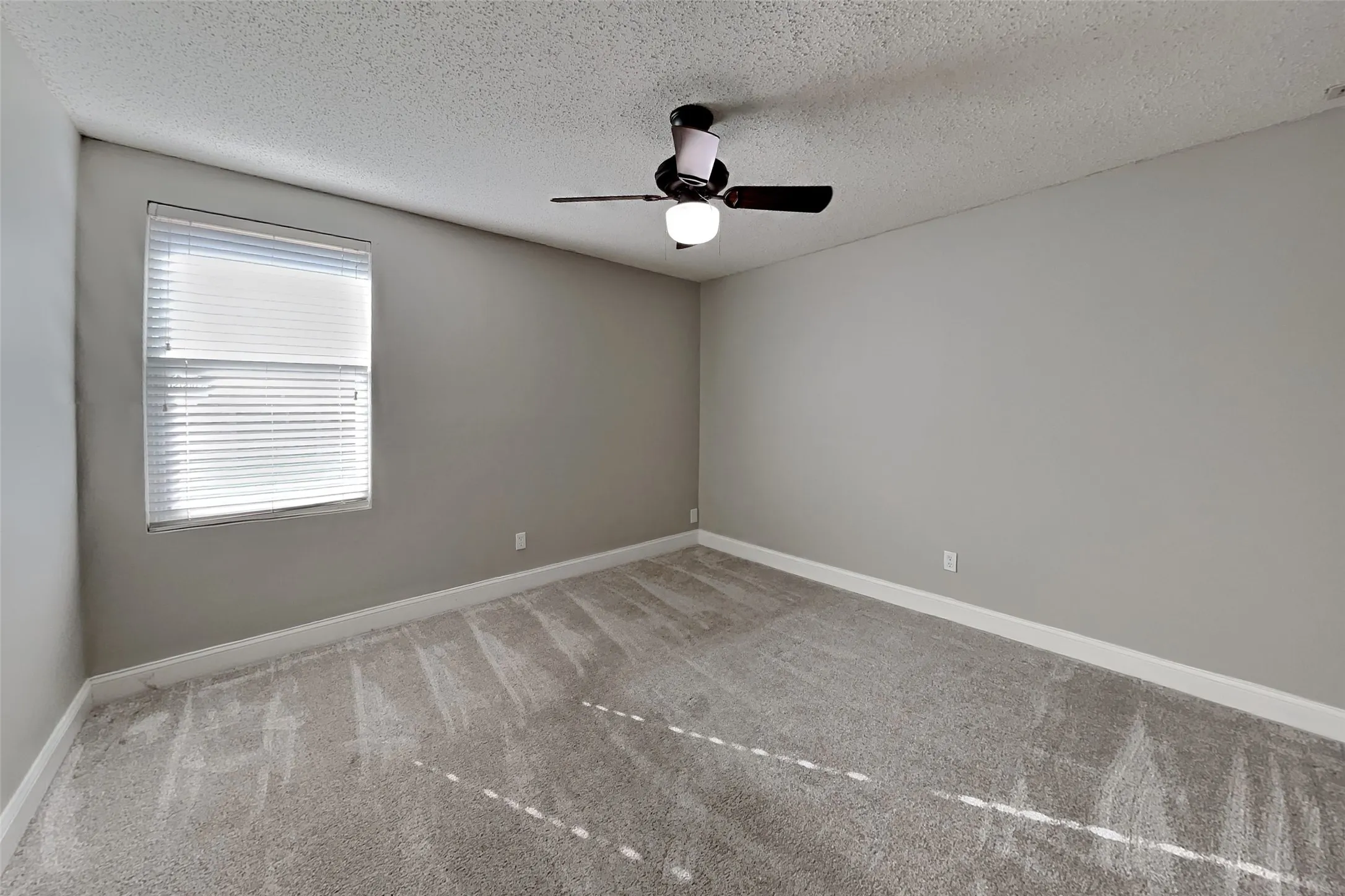 Single Family Residence For Rent in Tarrant County , 1001 Stone Chapel Way, Fort Worth, Texas 76179, 3 Bedroom, 2 Bathroom, 2 Garage spaces, 1,856 Sqft, built in 2004, mls#21409000, Real Estate Agent in Fort Worth, Homes For Rent in Tarrant county, Homes For Rent in Fort Worth, Realtor in Fort Worth Texas, Real Estate Brokerage Independent Realty Texas, Luminita Cordes Realtor