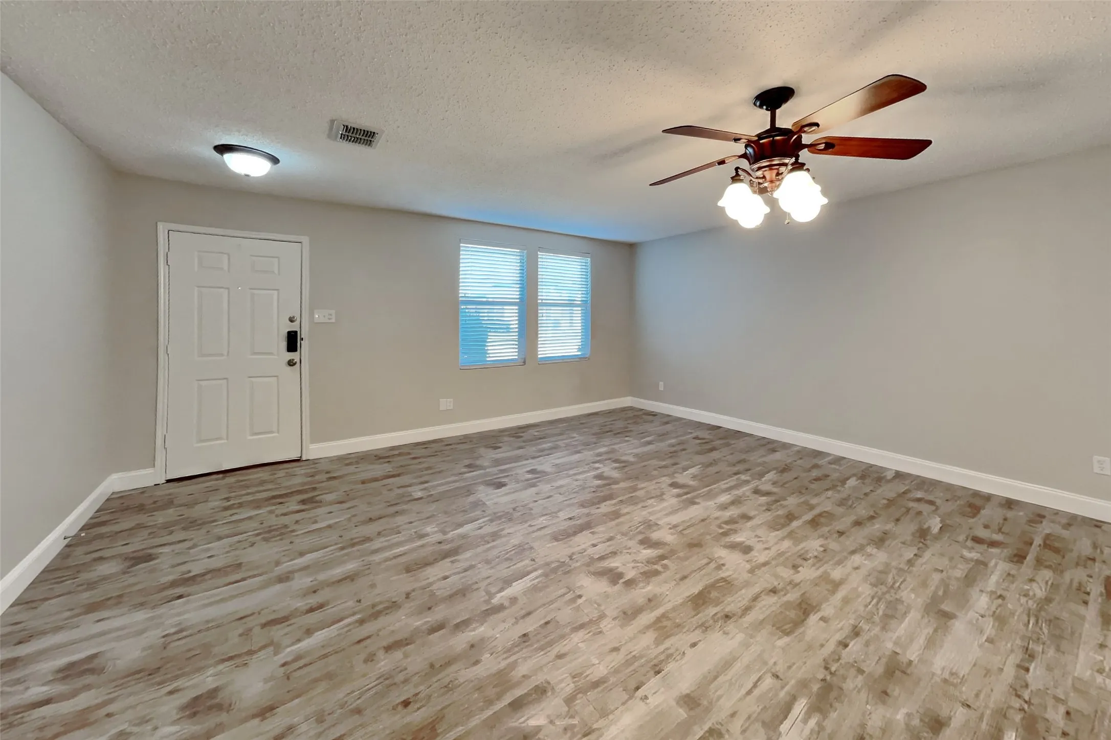 Single Family Residence For Rent in Tarrant County , 1001 Stone Chapel Way, Fort Worth, Texas 76179, 3 Bedroom, 2 Bathroom, 2 Garage spaces, 1,856 Sqft, built in 2004, mls#21409000, Real Estate Agent in Fort Worth, Homes For Rent in Tarrant county, Homes For Rent in Fort Worth, Realtor in Fort Worth Texas, Real Estate Brokerage Independent Realty Texas, Luminita Cordes Realtor
