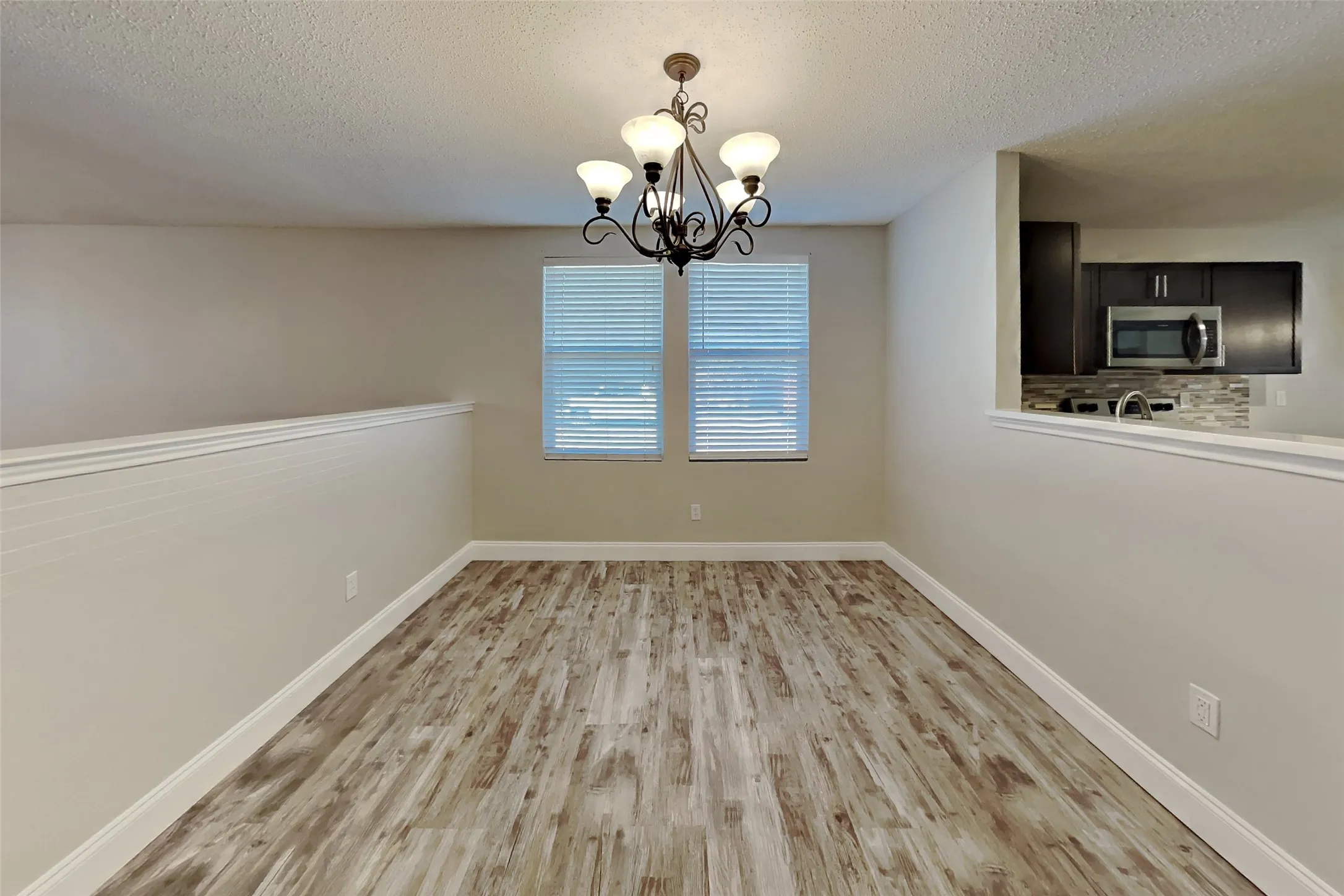 Single Family Residence For Rent in Tarrant County , 1001 Stone Chapel Way, Fort Worth, Texas 76179, 3 Bedroom, 2 Bathroom, 2 Garage spaces, 1,856 Sqft, built in 2004, mls#21409000, Real Estate Agent in Fort Worth, Homes For Rent in Tarrant county, Homes For Rent in Fort Worth, Realtor in Fort Worth Texas, Real Estate Brokerage Independent Realty Texas, Luminita Cordes Realtor