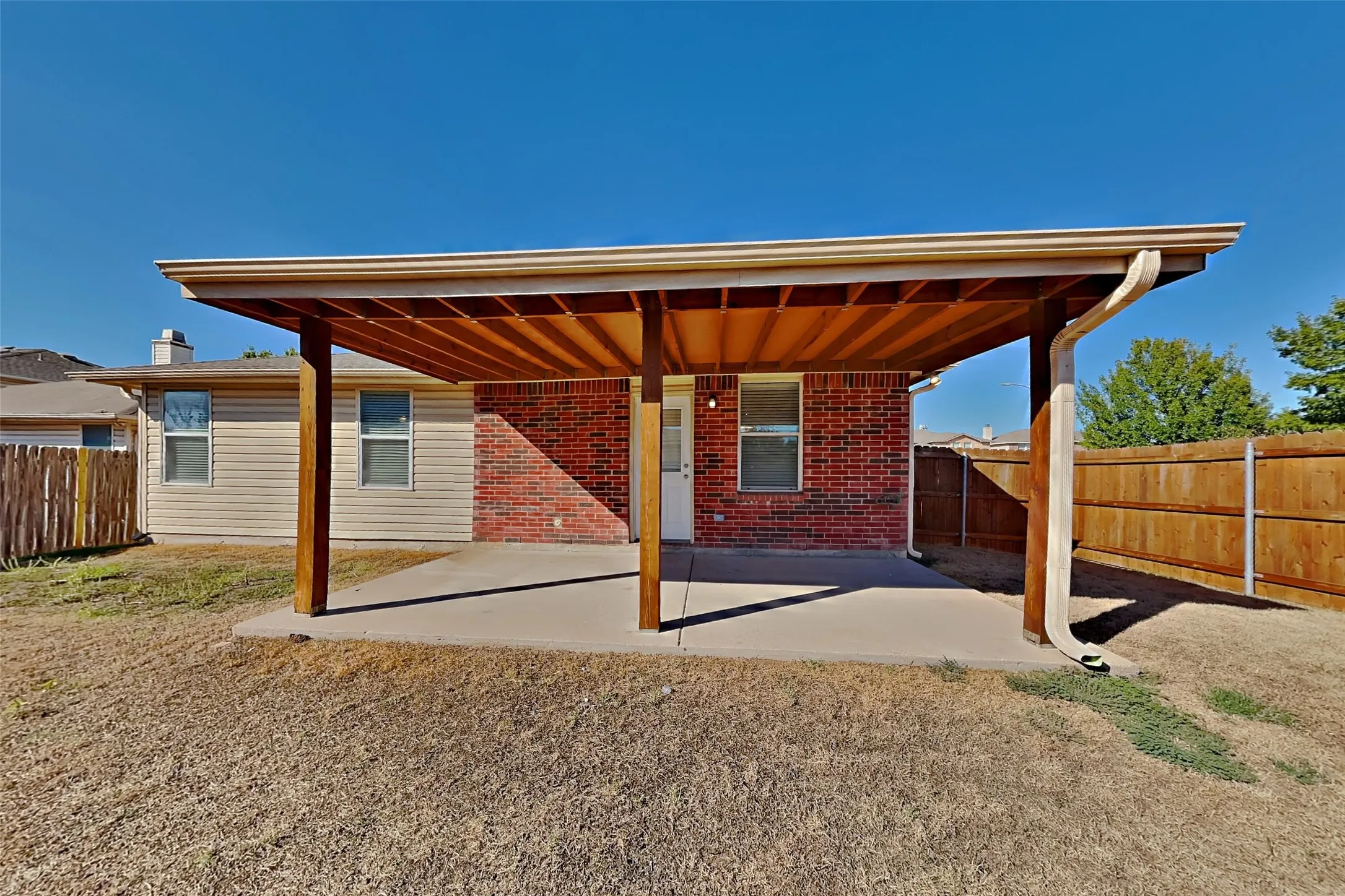 Single Family Residence For Rent in Tarrant County , 1001 Stone Chapel Way, Fort Worth, Texas 76179, 3 Bedroom, 2 Bathroom, 2 Garage spaces, 1,856 Sqft, built in 2004, mls#21409000, Real Estate Agent in Fort Worth, Homes For Rent in Tarrant county, Homes For Rent in Fort Worth, Realtor in Fort Worth Texas, Real Estate Brokerage Independent Realty Texas, Luminita Cordes Realtor