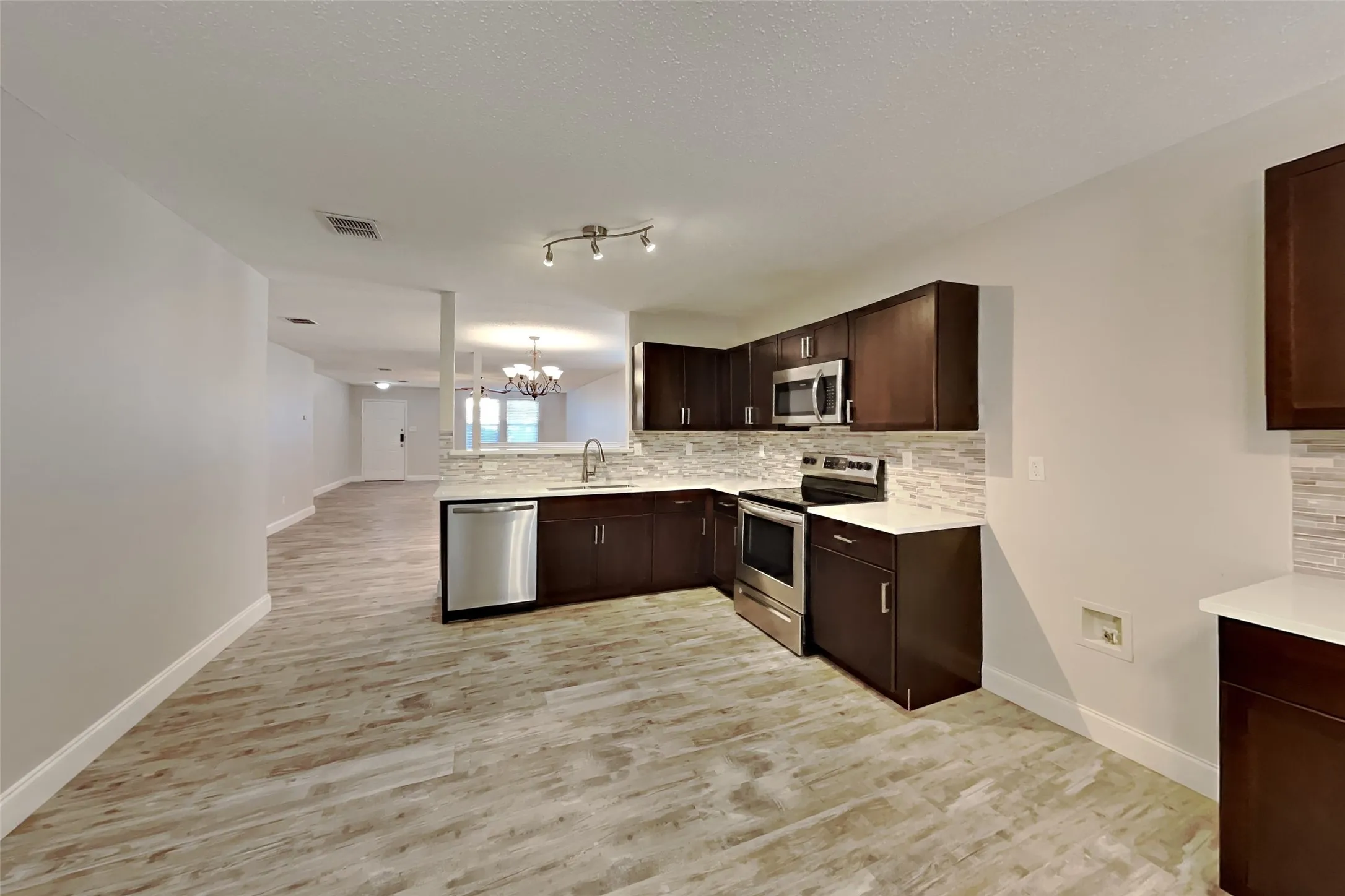 Single Family Residence For Rent in Tarrant County , 1001 Stone Chapel Way, Fort Worth, Texas 76179, 3 Bedroom, 2 Bathroom, 2 Garage spaces, 1,856 Sqft, built in 2004, mls#21409000, Real Estate Agent in Fort Worth, Homes For Rent in Tarrant county, Homes For Rent in Fort Worth, Realtor in Fort Worth Texas, Real Estate Brokerage Independent Realty Texas, Luminita Cordes Realtor