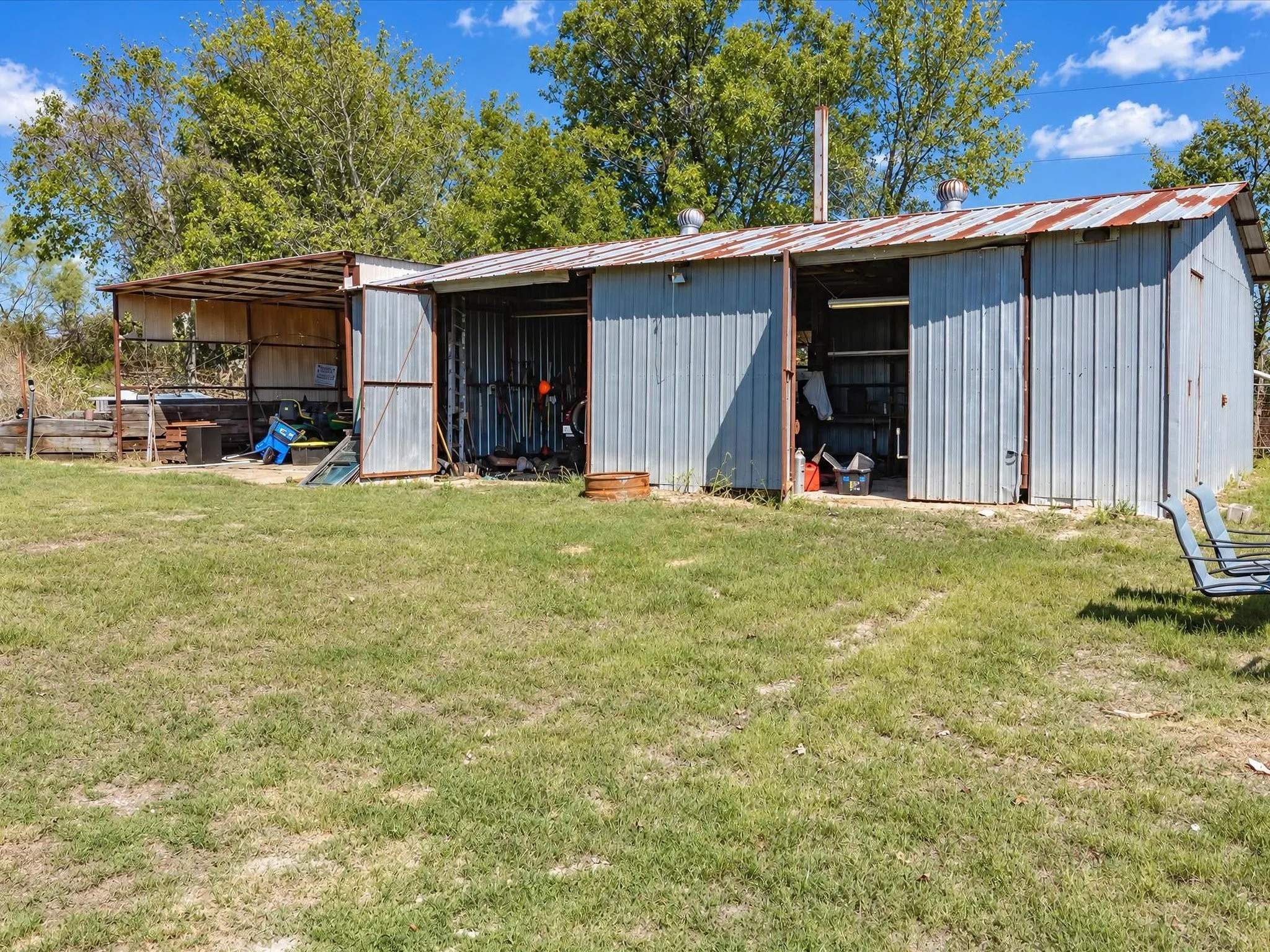 Single Family Residence For Sale in Ellis County , 211 Whitehouse Road, Ennis, Texas 75119, 3 Bedroom, 2 Bathroom, 2 Garage spaces, 2,088 Sqft, built in 1978, mls#21408888, Real Estate Agent in Ennis, Homes For Sale in Ellis county, Homes For Sale in Ennis, Realtor in Ennis Texas, Real Estate Brokerage Independent Realty Texas, Luminita Cordes Realtor