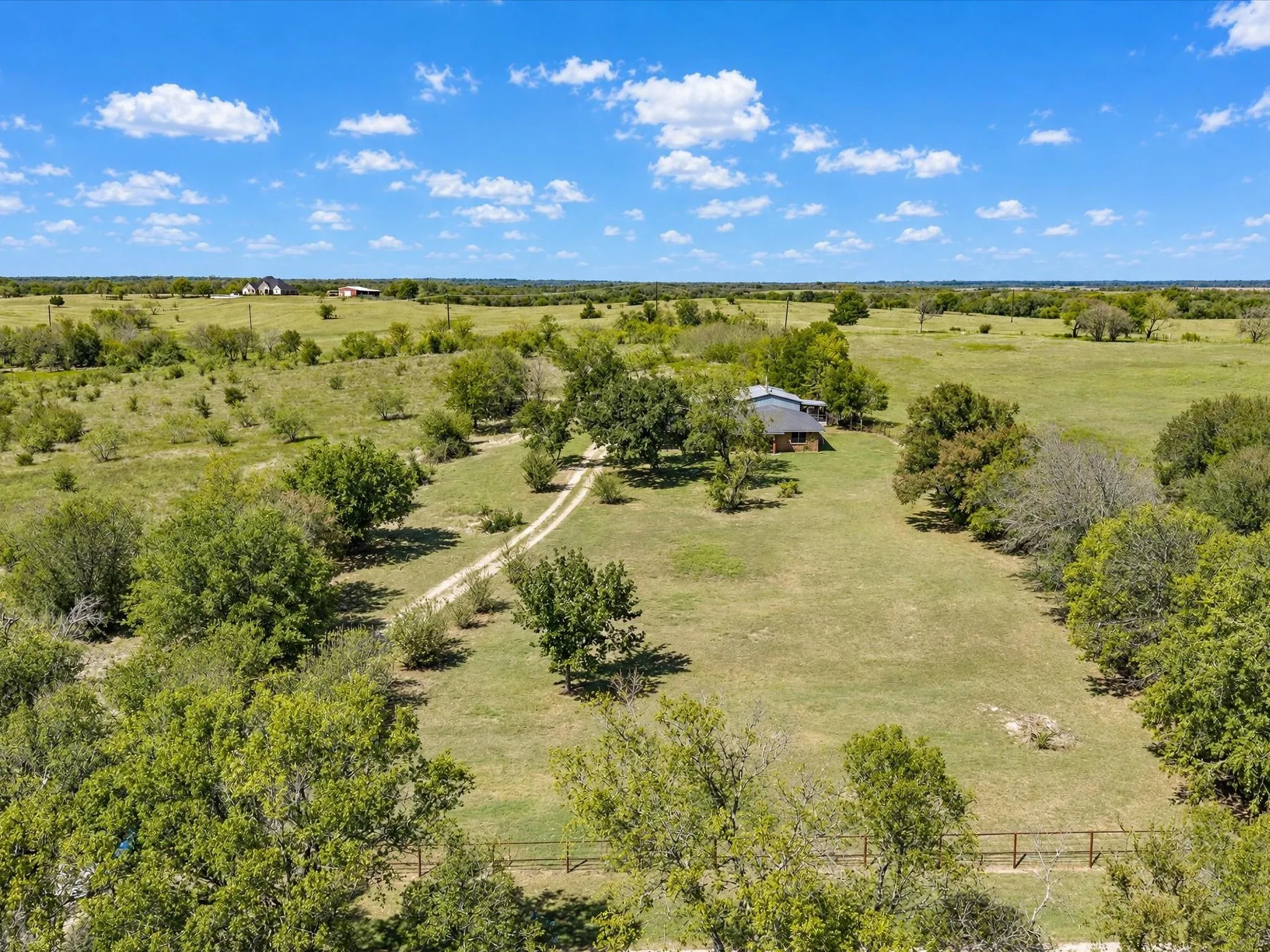 Single Family Residence For Sale in Ellis County , 211 Whitehouse Road, Ennis, Texas 75119, 3 Bedroom, 2 Bathroom, 2 Garage spaces, 2,088 Sqft, built in 1978, mls#21408888, Real Estate Agent in Ennis, Homes For Sale in Ellis county, Homes For Sale in Ennis, Realtor in Ennis Texas, Real Estate Brokerage Independent Realty Texas, Luminita Cordes Realtor