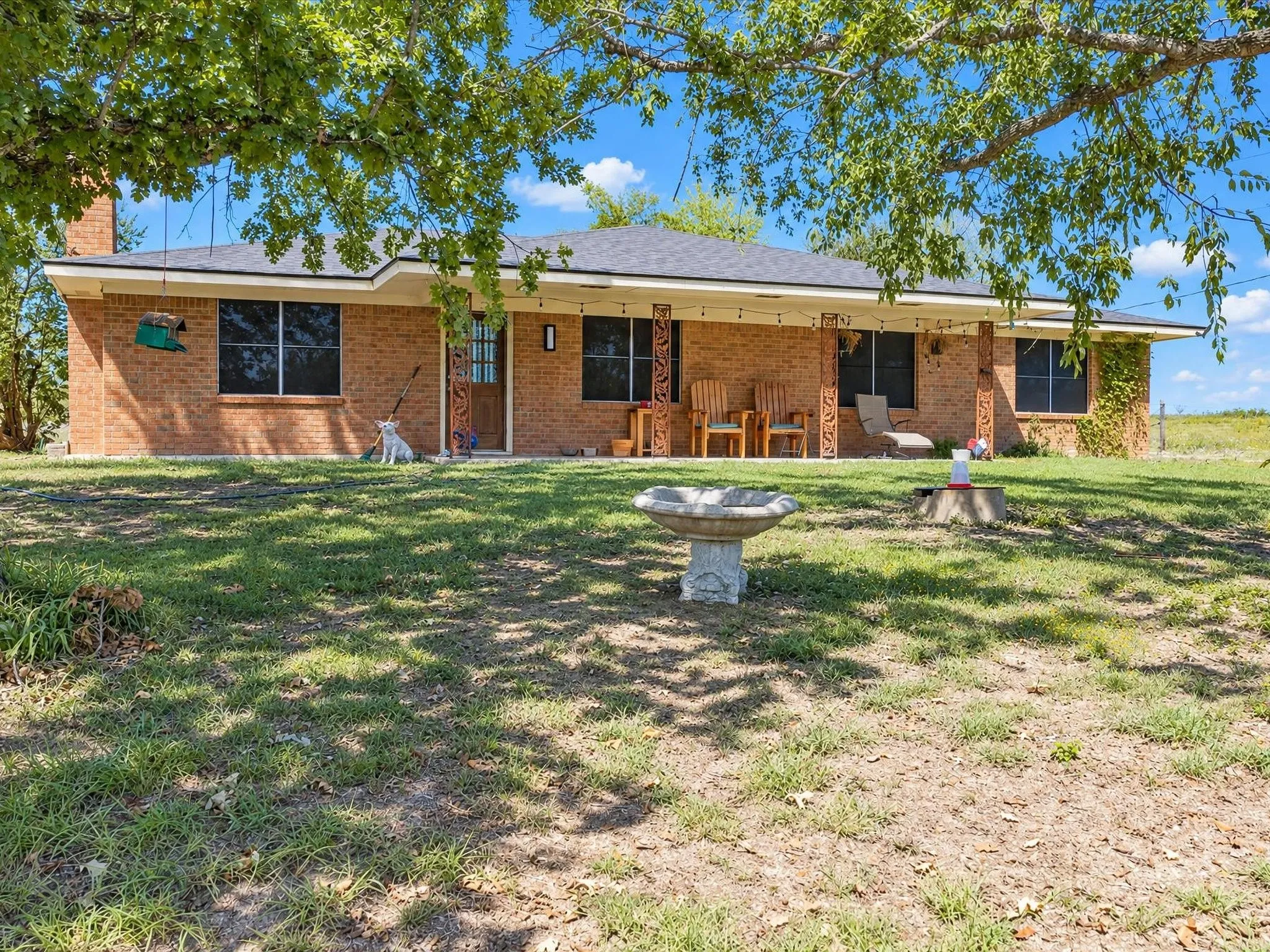 Single Family Residence For Sale in Ellis County , 211 Whitehouse Road, Ennis, Texas 75119, 3 Bedroom, 2 Bathroom, 2 Garage spaces, 2,088 Sqft, built in 1978, mls#21408888, Real Estate Agent in Ennis, Homes For Sale in Ellis county, Homes For Sale in Ennis, Realtor in Ennis Texas, Real Estate Brokerage Independent Realty Texas, Luminita Cordes Realtor