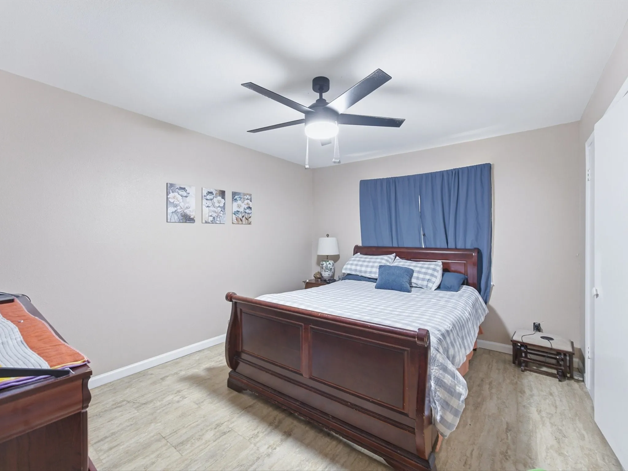 Single Family Residence For Sale in Ellis County , 211 Whitehouse Road, Ennis, Texas 75119, 3 Bedroom, 2 Bathroom, 2 Garage spaces, 2,088 Sqft, built in 1978, mls#21408888, Real Estate Agent in Ennis, Homes For Sale in Ellis county, Homes For Sale in Ennis, Realtor in Ennis Texas, Real Estate Brokerage Independent Realty Texas, Luminita Cordes Realtor