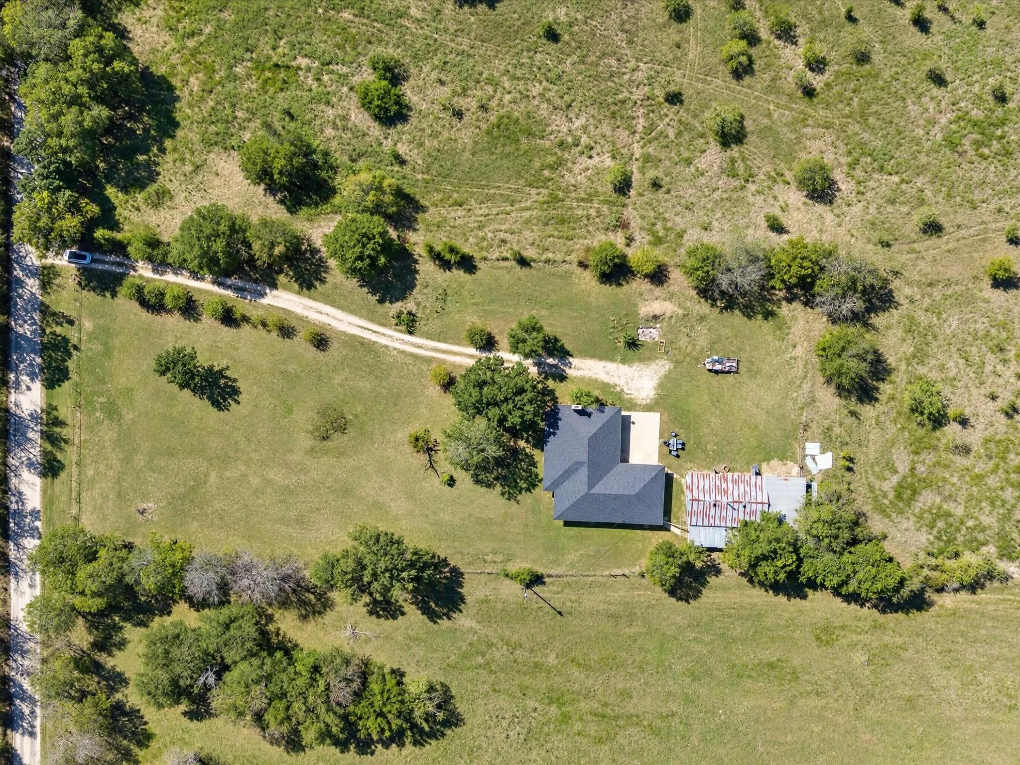 Single Family Residence For Sale in Ellis County , 211 Whitehouse Road, Ennis, Texas 75119, 3 Bedroom, 2 Bathroom, 2 Garage spaces, 2,088 Sqft, built in 1978, mls#21408888, Real Estate Agent in Ennis, Homes For Sale in Ellis county, Homes For Sale in Ennis, Realtor in Ennis Texas, Real Estate Brokerage Independent Realty Texas, Luminita Cordes Realtor