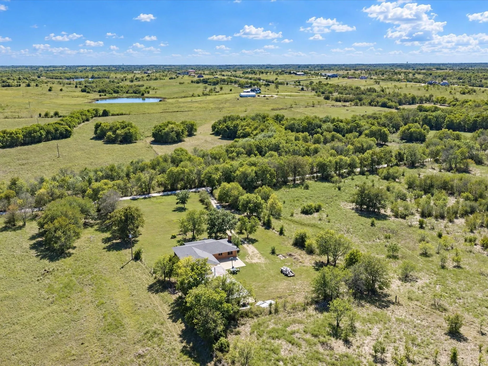 Single Family Residence For Sale in Ellis County , 211 Whitehouse Road, Ennis, Texas 75119, 3 Bedroom, 2 Bathroom, 2 Garage spaces, 2,088 Sqft, built in 1978, mls#21408888, Real Estate Agent in Ennis, Homes For Sale in Ellis county, Homes For Sale in Ennis, Realtor in Ennis Texas, Real Estate Brokerage Independent Realty Texas, Luminita Cordes Realtor