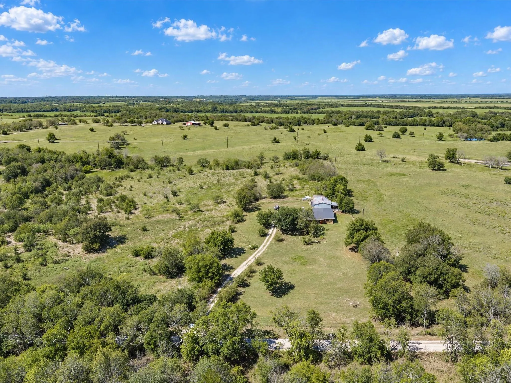 Single Family Residence For Sale in Ellis County , 211 Whitehouse Road, Ennis, Texas 75119, 3 Bedroom, 2 Bathroom, 2 Garage spaces, 2,088 Sqft, built in 1978, mls#21408888, Real Estate Agent in Ennis, Homes For Sale in Ellis county, Homes For Sale in Ennis, Realtor in Ennis Texas, Real Estate Brokerage Independent Realty Texas, Luminita Cordes Realtor