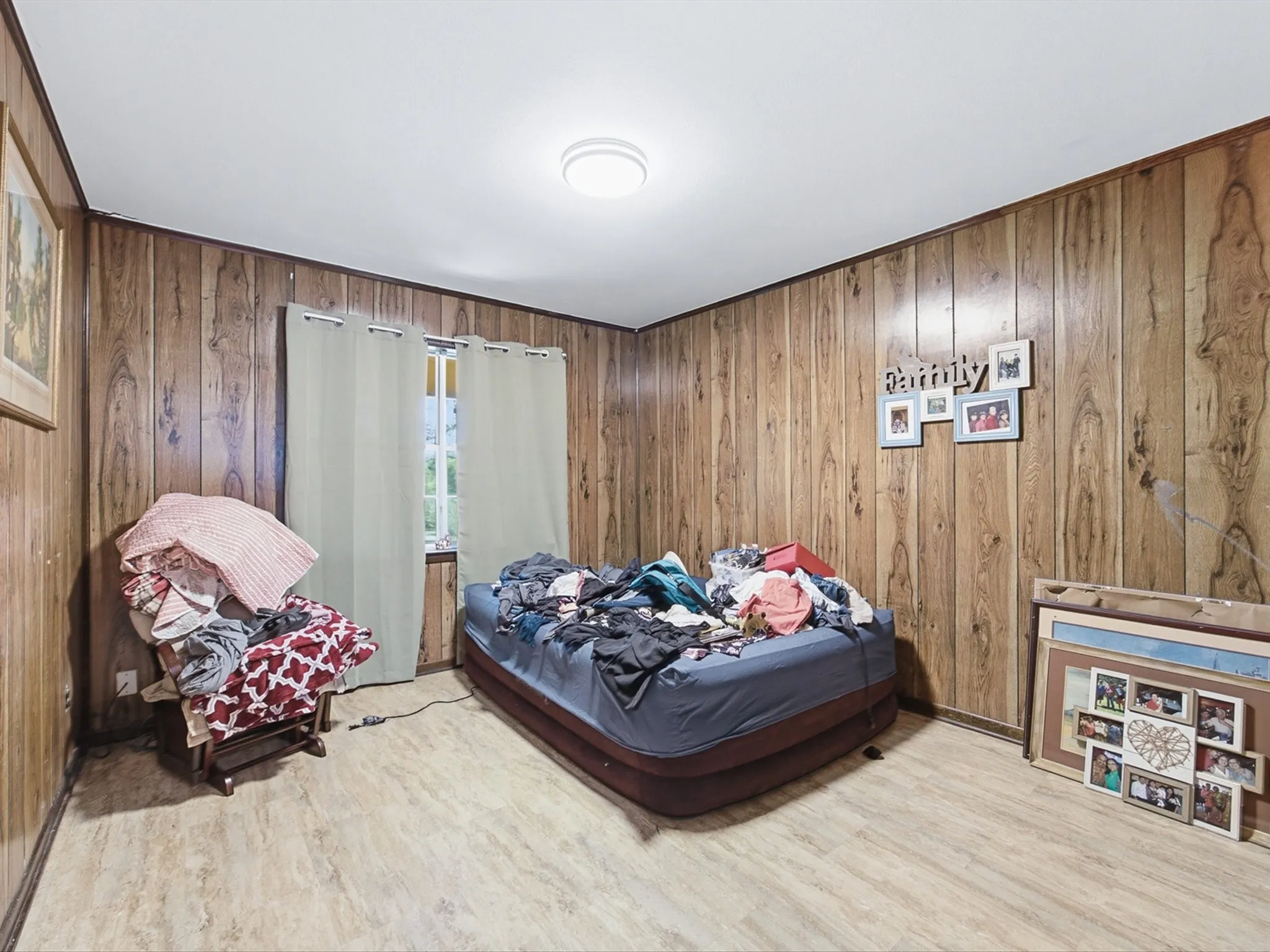 Single Family Residence For Sale in Ellis County , 211 Whitehouse Road, Ennis, Texas 75119, 3 Bedroom, 2 Bathroom, 2 Garage spaces, 2,088 Sqft, built in 1978, mls#21408888, Real Estate Agent in Ennis, Homes For Sale in Ellis county, Homes For Sale in Ennis, Realtor in Ennis Texas, Real Estate Brokerage Independent Realty Texas, Luminita Cordes Realtor