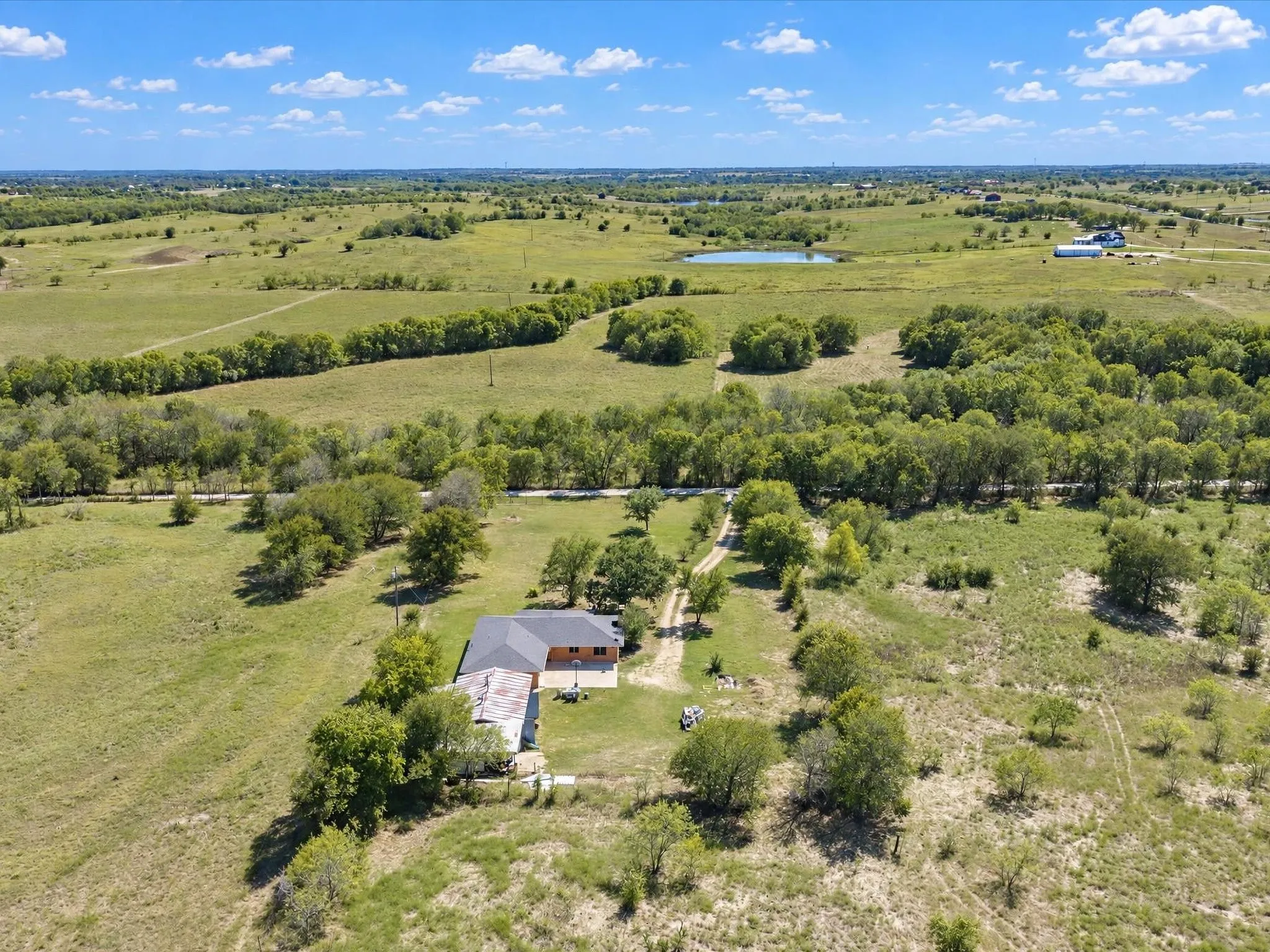 Single Family Residence For Sale in Ellis County , 211 Whitehouse Road, Ennis, Texas 75119, 3 Bedroom, 2 Bathroom, 2 Garage spaces, 2,088 Sqft, built in 1978, mls#21408888, Real Estate Agent in Ennis, Homes For Sale in Ellis county, Homes For Sale in Ennis, Realtor in Ennis Texas, Real Estate Brokerage Independent Realty Texas, Luminita Cordes Realtor