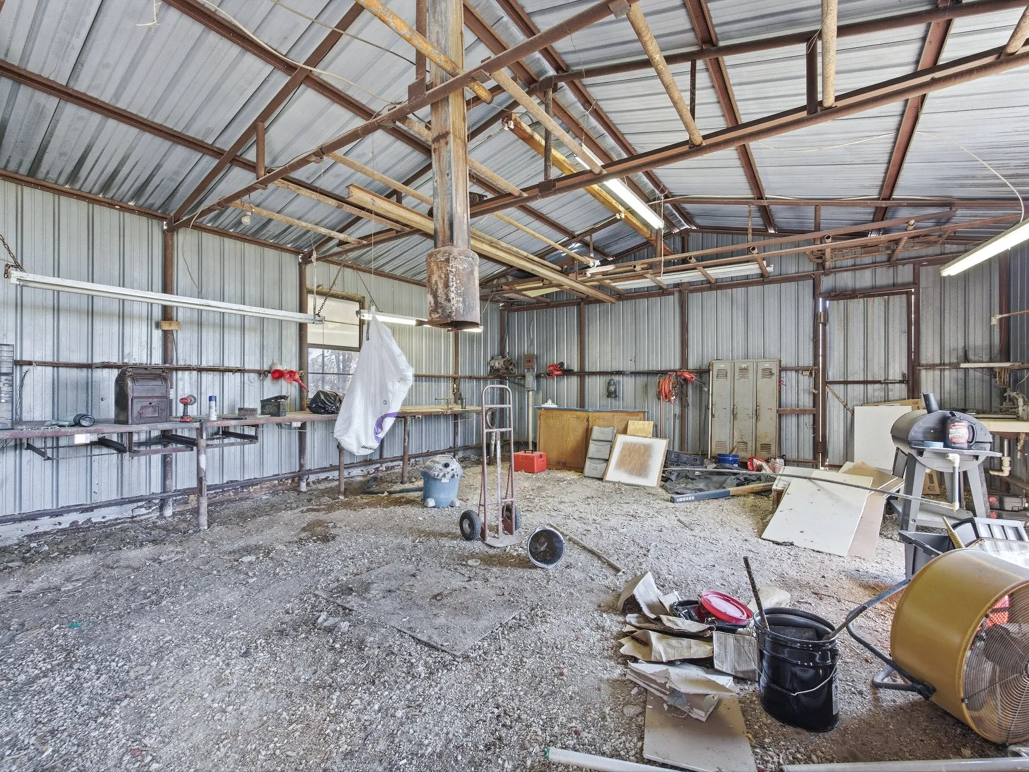 Single Family Residence For Sale in Ellis County , 211 Whitehouse Road, Ennis, Texas 75119, 3 Bedroom, 2 Bathroom, 2 Garage spaces, 2,088 Sqft, built in 1978, mls#21408888, Real Estate Agent in Ennis, Homes For Sale in Ellis county, Homes For Sale in Ennis, Realtor in Ennis Texas, Real Estate Brokerage Independent Realty Texas, Luminita Cordes Realtor