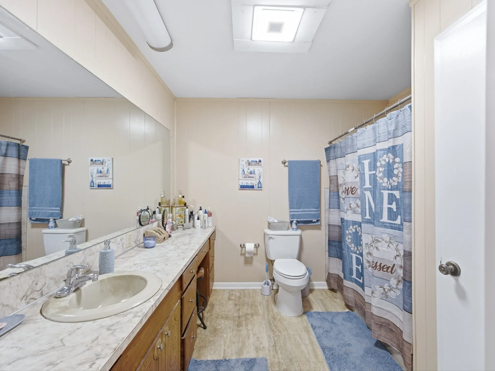 Single Family Residence For Sale in Ellis County , 211 Whitehouse Road, Ennis, Texas 75119, 3 Bedroom, 2 Bathroom, 2 Garage spaces, 2,088 Sqft, built in 1978, mls#21408888, Real Estate Agent in Ennis, Homes For Sale in Ellis county, Homes For Sale in Ennis, Realtor in Ennis Texas, Real Estate Brokerage Independent Realty Texas, Luminita Cordes Realtor