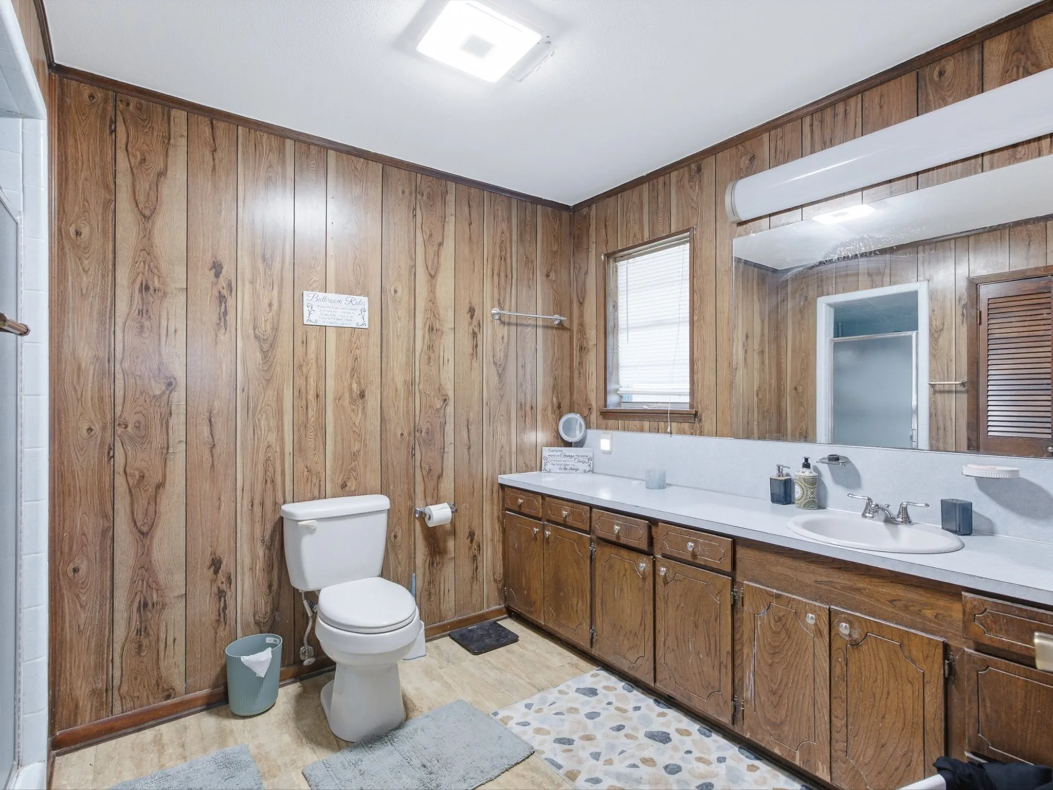 Single Family Residence For Sale in Ellis County , 211 Whitehouse Road, Ennis, Texas 75119, 3 Bedroom, 2 Bathroom, 2 Garage spaces, 2,088 Sqft, built in 1978, mls#21408888, Real Estate Agent in Ennis, Homes For Sale in Ellis county, Homes For Sale in Ennis, Realtor in Ennis Texas, Real Estate Brokerage Independent Realty Texas, Luminita Cordes Realtor