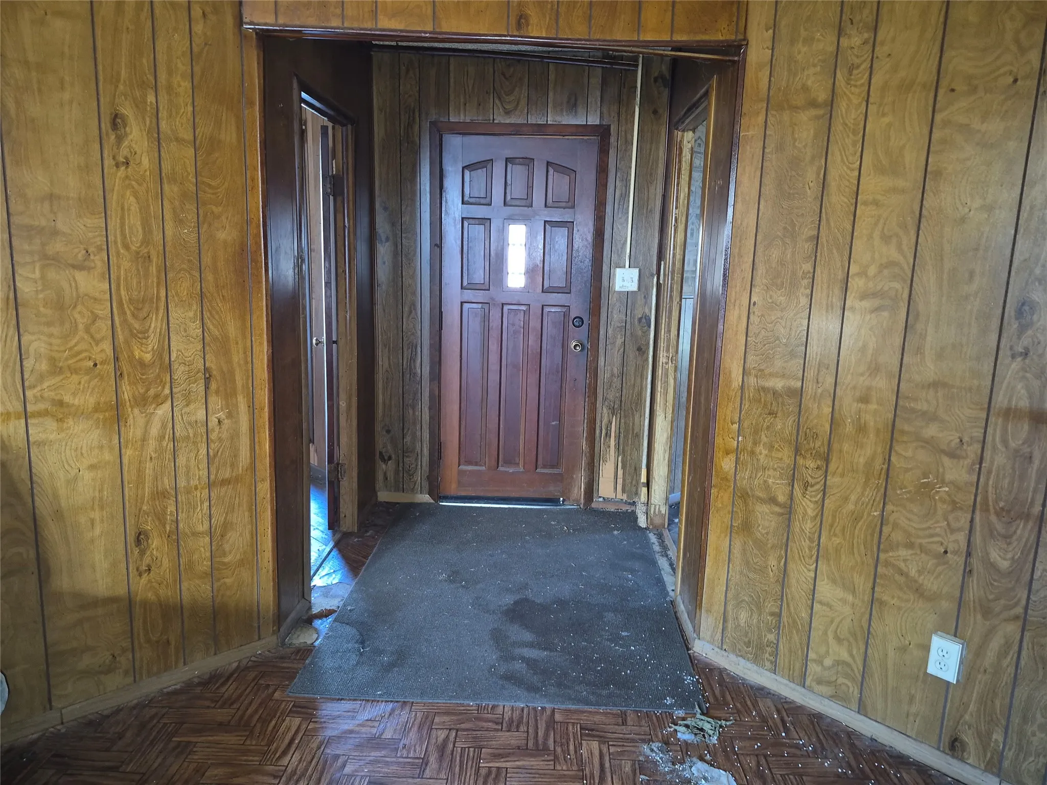 Single Family Residence For Sale in Grayson County , 307 W Spruce Street, Whitewright, Texas 75491, 2 Bedroom, 1 Bathroom, Garage spaces, 1,233 Sqft, built in 1910, mls#21407200, Real Estate Agent in Whitewright, Homes For Sale in Grayson county, Homes For Sale in Whitewright, Realtor in Whitewright Texas, Real Estate Brokerage Independent Realty Texas, Luminita Cordes Realtor