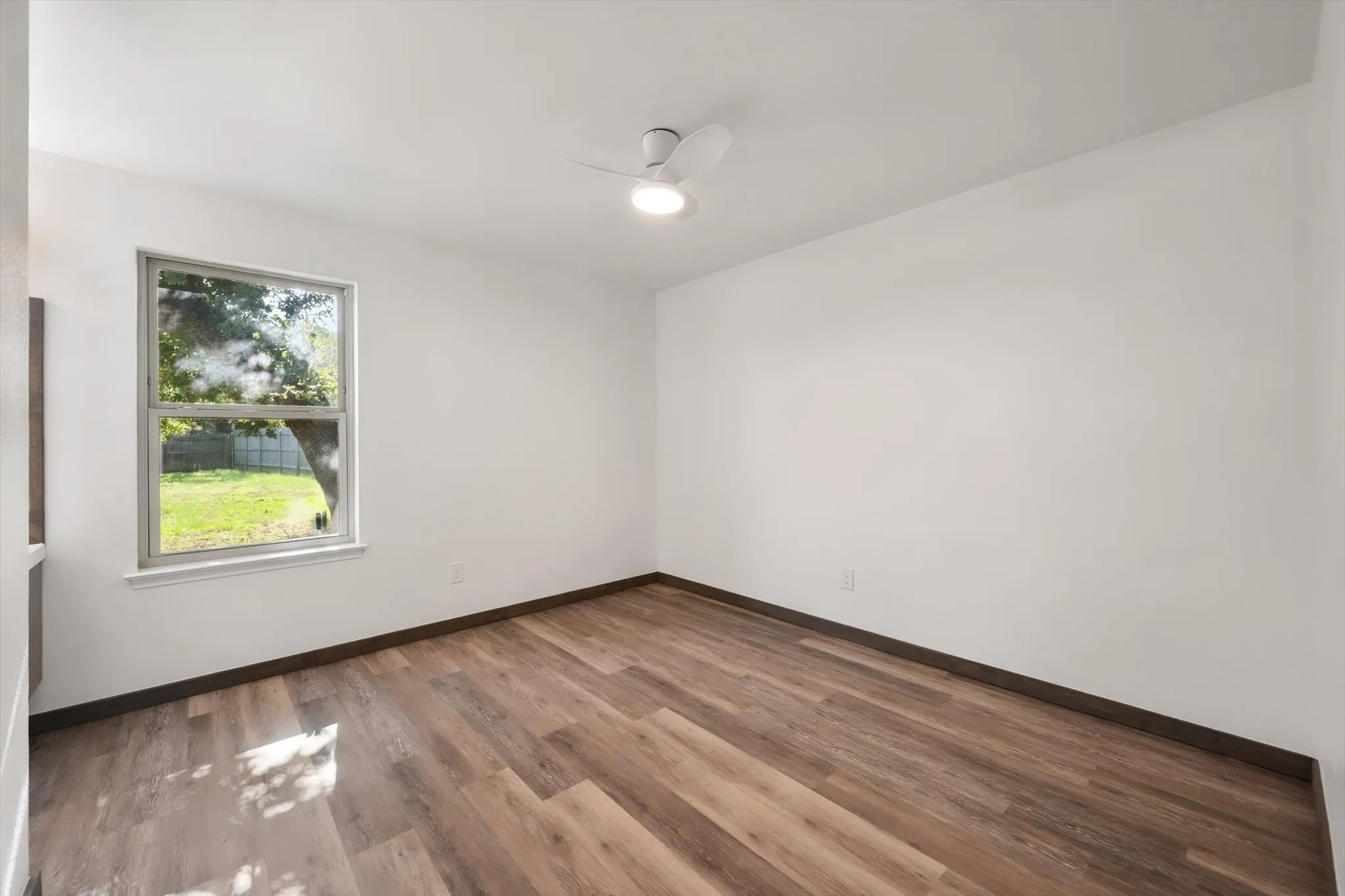 Single Family Residence For Sale in Tarrant County , 5701 Guildwood Drive, Arlington, Texas 76017, 3 Bedroom, 1 Bathroom, 1 Garage spaces, 1,068 Sqft, built in 1983, mls#21408314, Real Estate Agent in Arlington, Homes For Sale in Tarrant county, Homes For Sale in Arlington, Realtor in Arlington Texas, Real Estate Brokerage Independent Realty Texas, Luminita Cordes Realtor