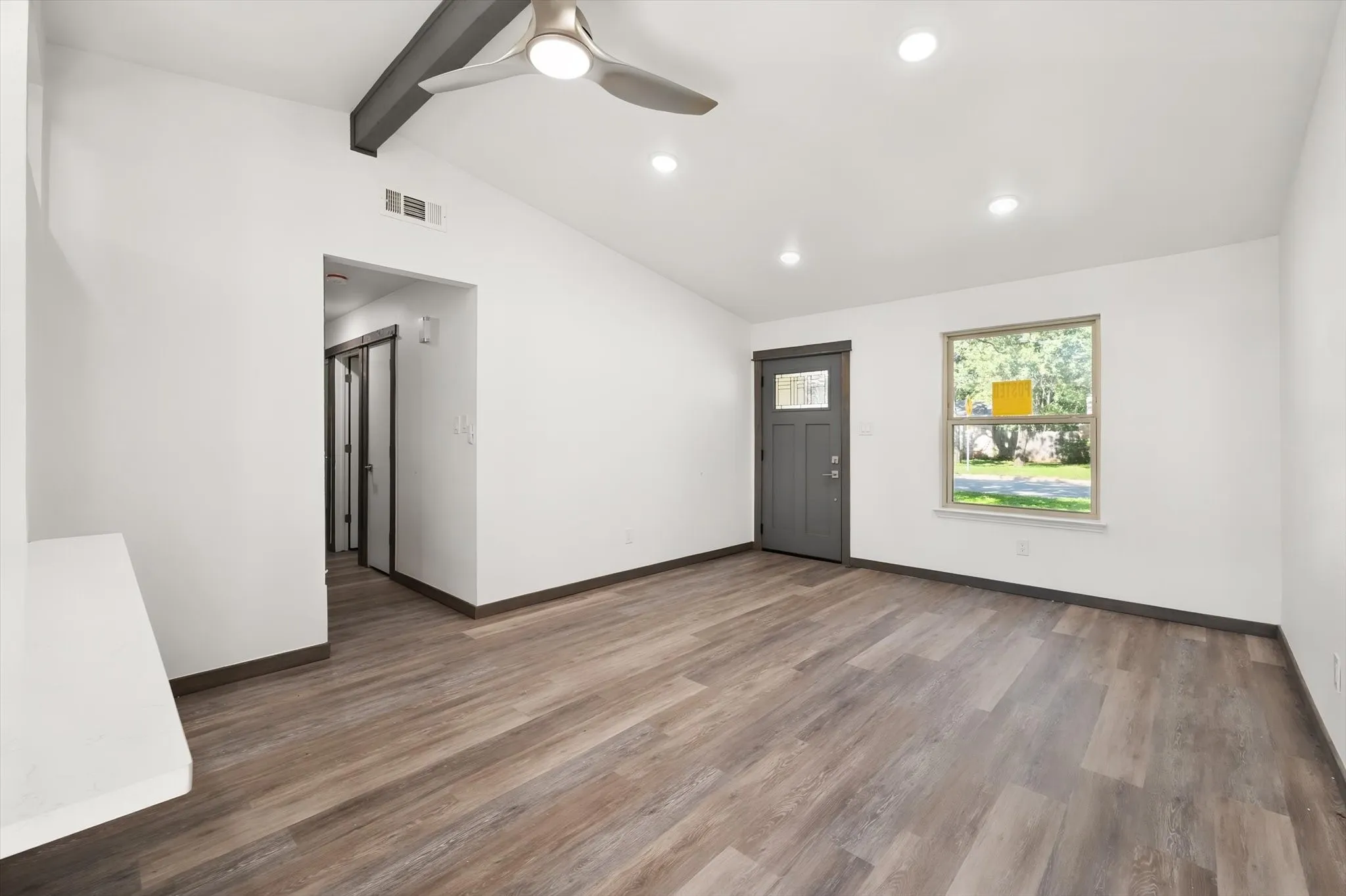 Single Family Residence For Sale in Tarrant County , 5701 Guildwood Drive, Arlington, Texas 76017, 3 Bedroom, 1 Bathroom, 1 Garage spaces, 1,068 Sqft, built in 1983, mls#21408314, Real Estate Agent in Arlington, Homes For Sale in Tarrant county, Homes For Sale in Arlington, Realtor in Arlington Texas, Real Estate Brokerage Independent Realty Texas, Luminita Cordes Realtor