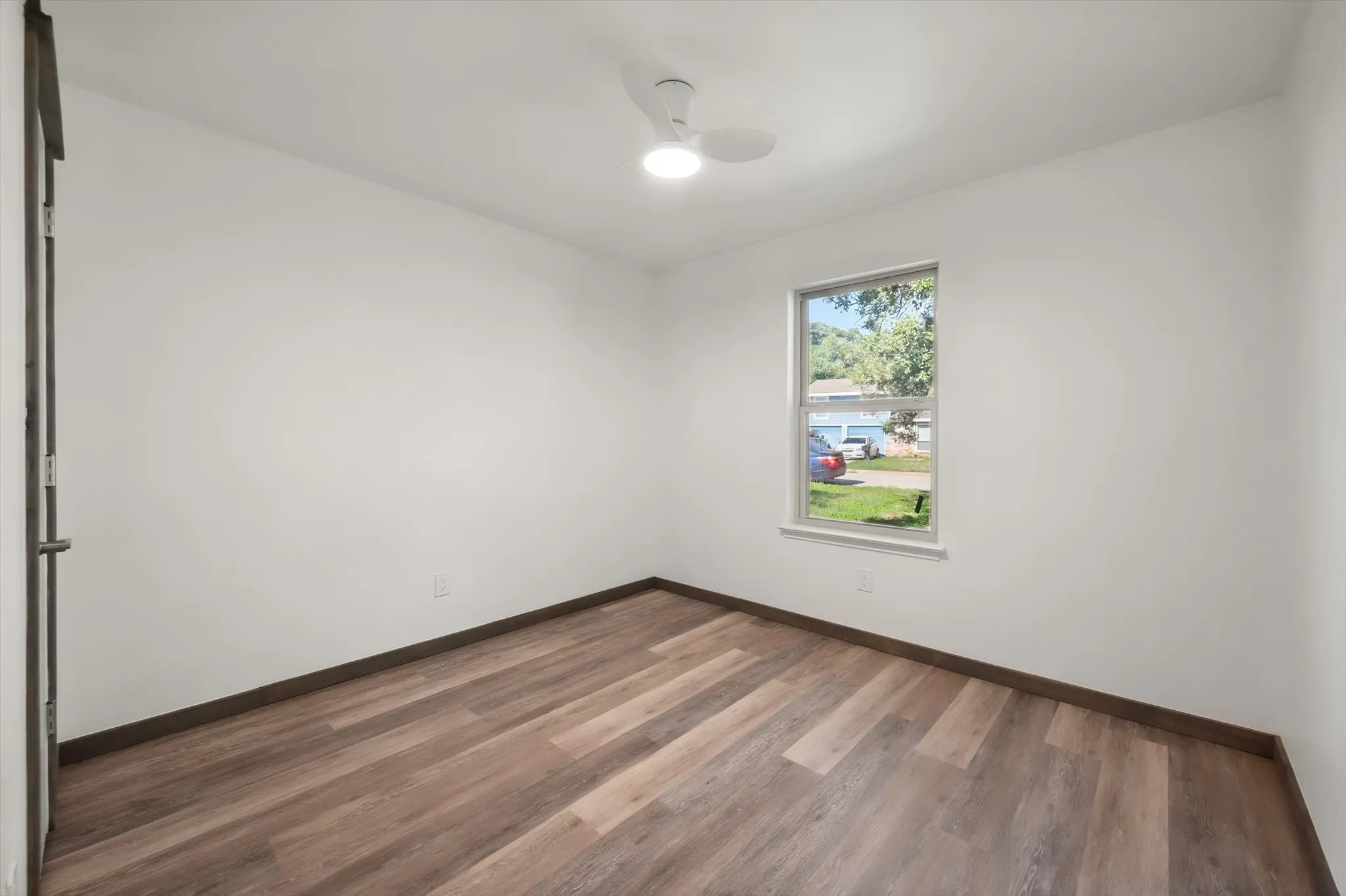 Single Family Residence For Sale in Tarrant County , 5701 Guildwood Drive, Arlington, Texas 76017, 3 Bedroom, 1 Bathroom, 1 Garage spaces, 1,068 Sqft, built in 1983, mls#21408314, Real Estate Agent in Arlington, Homes For Sale in Tarrant county, Homes For Sale in Arlington, Realtor in Arlington Texas, Real Estate Brokerage Independent Realty Texas, Luminita Cordes Realtor