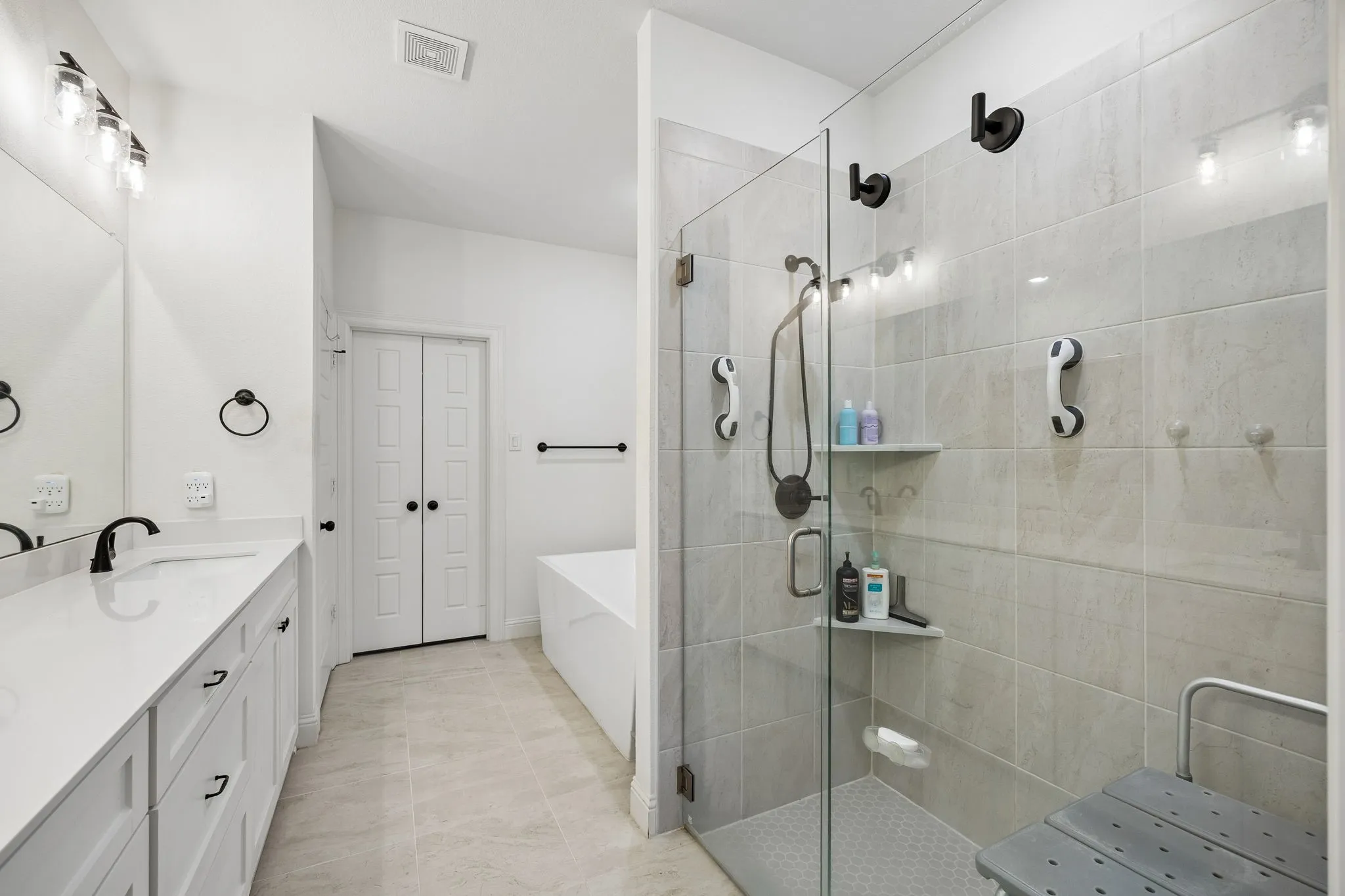 Single Family Residence For Sale in Tarrant County , 9036 Lakeside Drive, Fort Worth, Texas 76179, 4 Bedroom, 3 Bathroom, 2 Garage spaces, 2,279 Sqft, built in 2022, mls#21408971, Real Estate Agent in Fort Worth, Homes For Sale in Tarrant county, Homes For Sale in Fort Worth, Realtor in Fort Worth Texas, Real Estate Brokerage Independent Realty Texas, Luminita Cordes Realtor