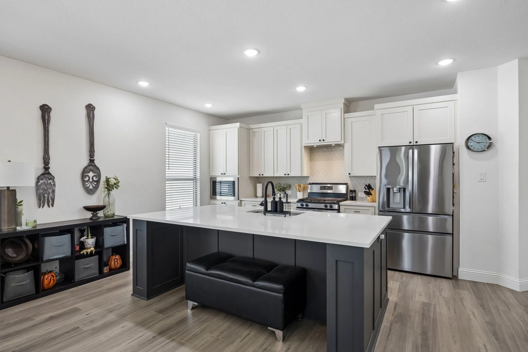 Single Family Residence For Sale in Tarrant County , 9036 Lakeside Drive, Fort Worth, Texas 76179, 4 Bedroom, 3 Bathroom, 2 Garage spaces, 2,279 Sqft, built in 2022, mls#21408971, Real Estate Agent in Fort Worth, Homes For Sale in Tarrant county, Homes For Sale in Fort Worth, Realtor in Fort Worth Texas, Real Estate Brokerage Independent Realty Texas, Luminita Cordes Realtor