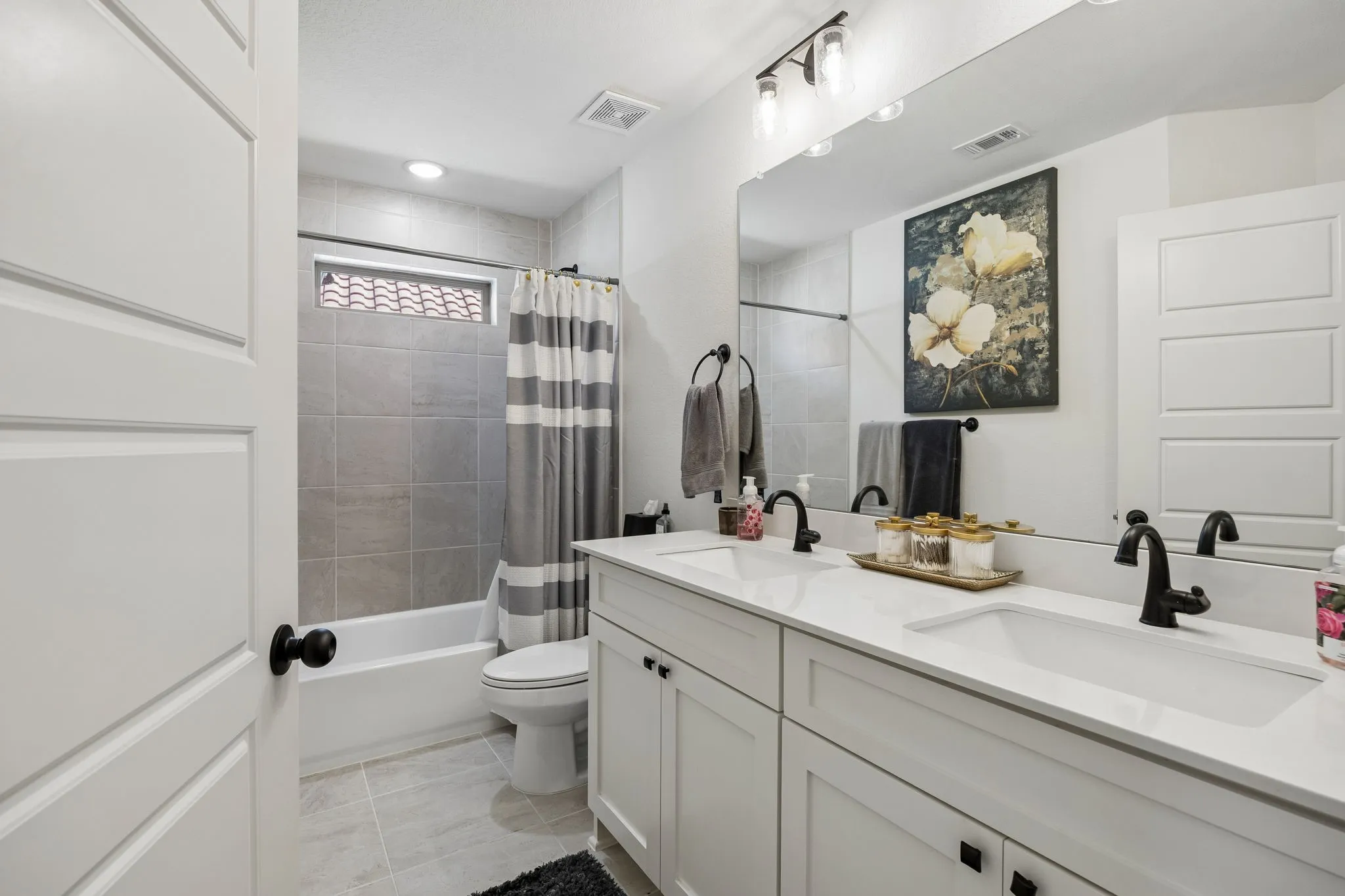 Single Family Residence For Sale in Tarrant County , 9036 Lakeside Drive, Fort Worth, Texas 76179, 4 Bedroom, 3 Bathroom, 2 Garage spaces, 2,279 Sqft, built in 2022, mls#21408971, Real Estate Agent in Fort Worth, Homes For Sale in Tarrant county, Homes For Sale in Fort Worth, Realtor in Fort Worth Texas, Real Estate Brokerage Independent Realty Texas, Luminita Cordes Realtor