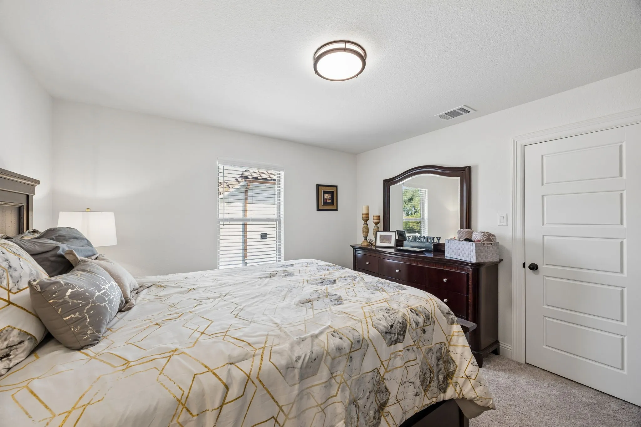 Single Family Residence For Sale in Tarrant County , 9036 Lakeside Drive, Fort Worth, Texas 76179, 4 Bedroom, 3 Bathroom, 2 Garage spaces, 2,279 Sqft, built in 2022, mls#21408971, Real Estate Agent in Fort Worth, Homes For Sale in Tarrant county, Homes For Sale in Fort Worth, Realtor in Fort Worth Texas, Real Estate Brokerage Independent Realty Texas, Luminita Cordes Realtor