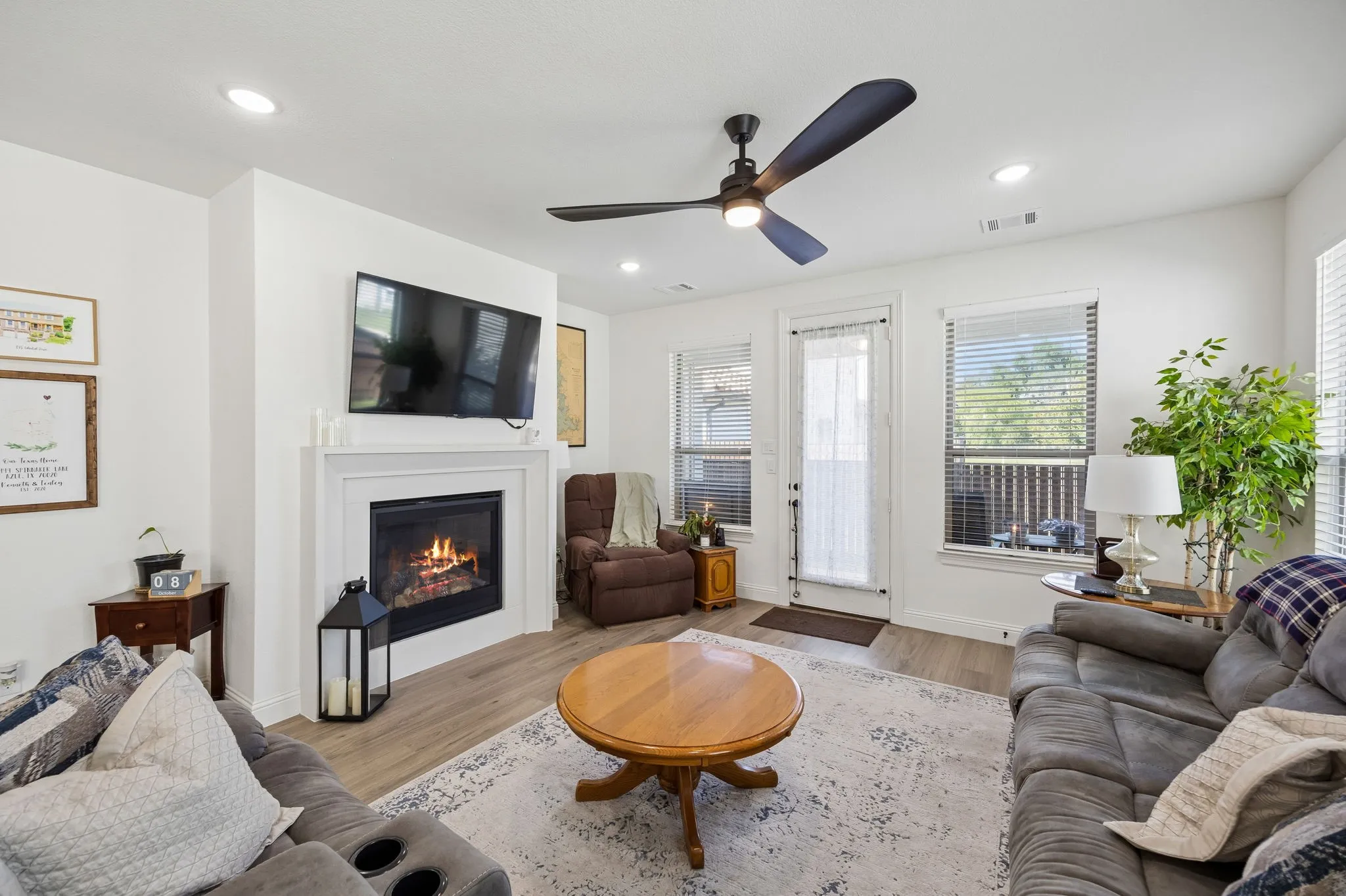 Single Family Residence For Sale in Tarrant County , 9036 Lakeside Drive, Fort Worth, Texas 76179, 4 Bedroom, 3 Bathroom, 2 Garage spaces, 2,279 Sqft, built in 2022, mls#21408971, Real Estate Agent in Fort Worth, Homes For Sale in Tarrant county, Homes For Sale in Fort Worth, Realtor in Fort Worth Texas, Real Estate Brokerage Independent Realty Texas, Luminita Cordes Realtor