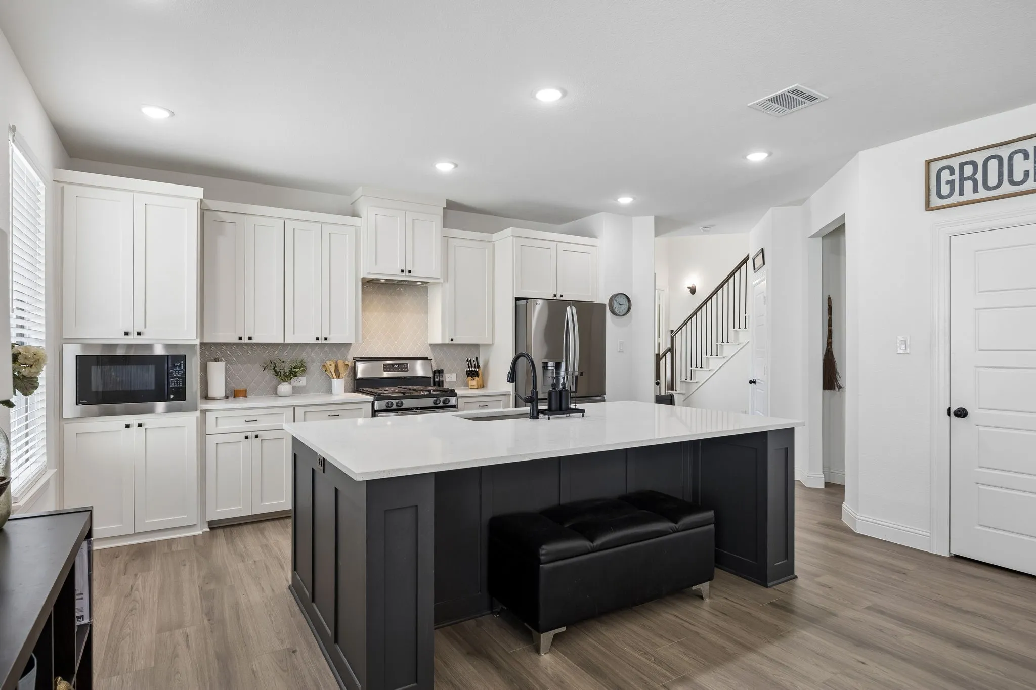 Single Family Residence For Sale in Tarrant County , 9036 Lakeside Drive, Fort Worth, Texas 76179, 4 Bedroom, 3 Bathroom, 2 Garage spaces, 2,279 Sqft, built in 2022, mls#21408971, Real Estate Agent in Fort Worth, Homes For Sale in Tarrant county, Homes For Sale in Fort Worth, Realtor in Fort Worth Texas, Real Estate Brokerage Independent Realty Texas, Luminita Cordes Realtor