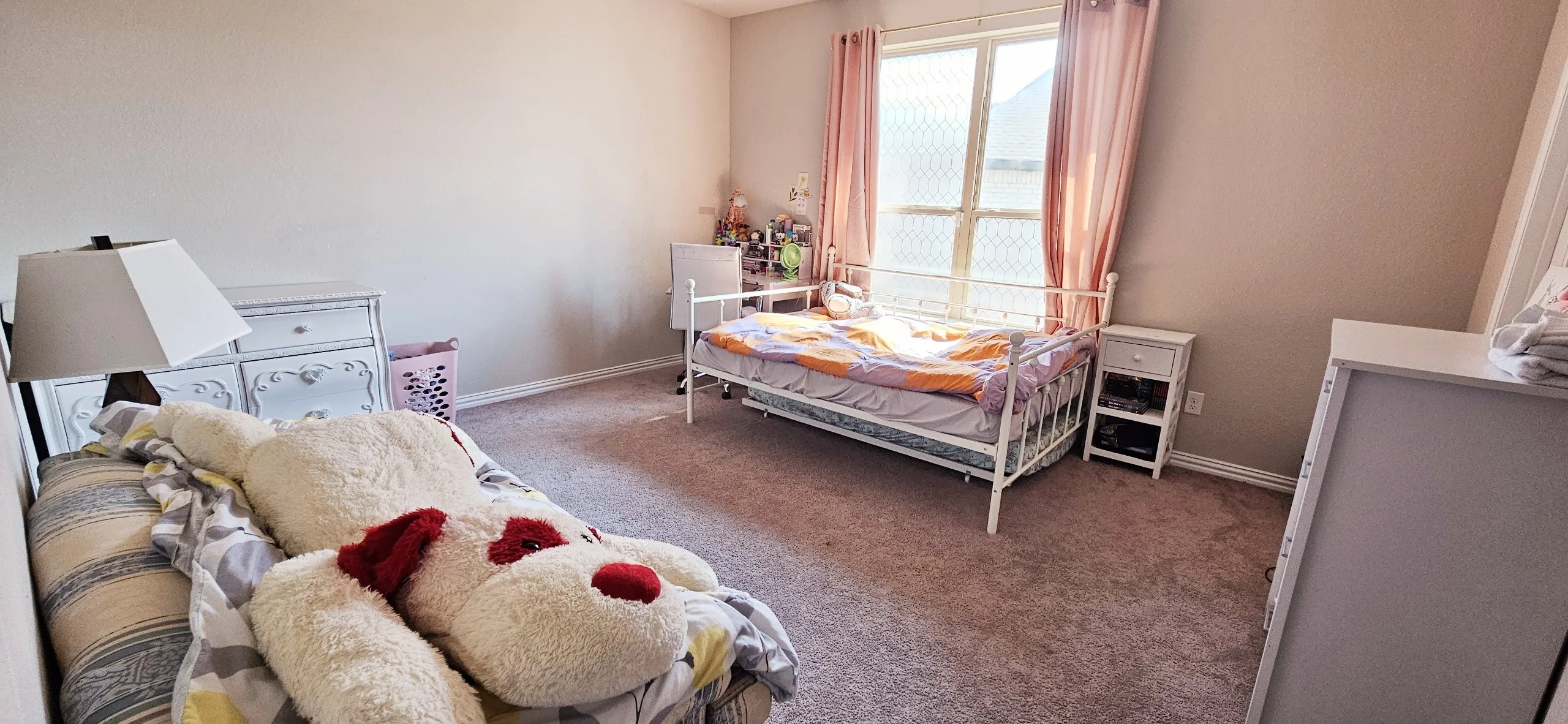 Textured carpeting throughout