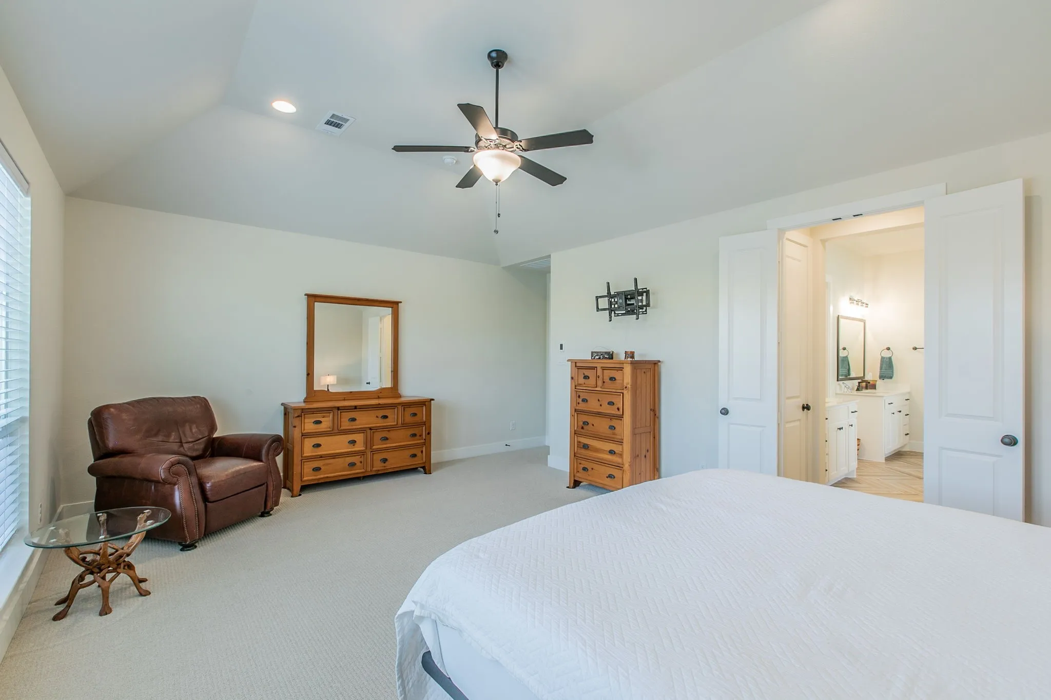 Single Family Residence For Sale in Ellis County , 4437 Timberdrift Street, Midlothian, Texas 76065, 3 Bedroom, 3 Bathroom, 2 Garage spaces, 2,992 Sqft, built in 2024, mls#21408929, Real Estate Agent in Midlothian, Homes For Sale in Ellis county, Homes For Sale in Midlothian, Realtor in Midlothian Texas, Real Estate Brokerage Independent Realty Texas, Luminita Cordes Realtor