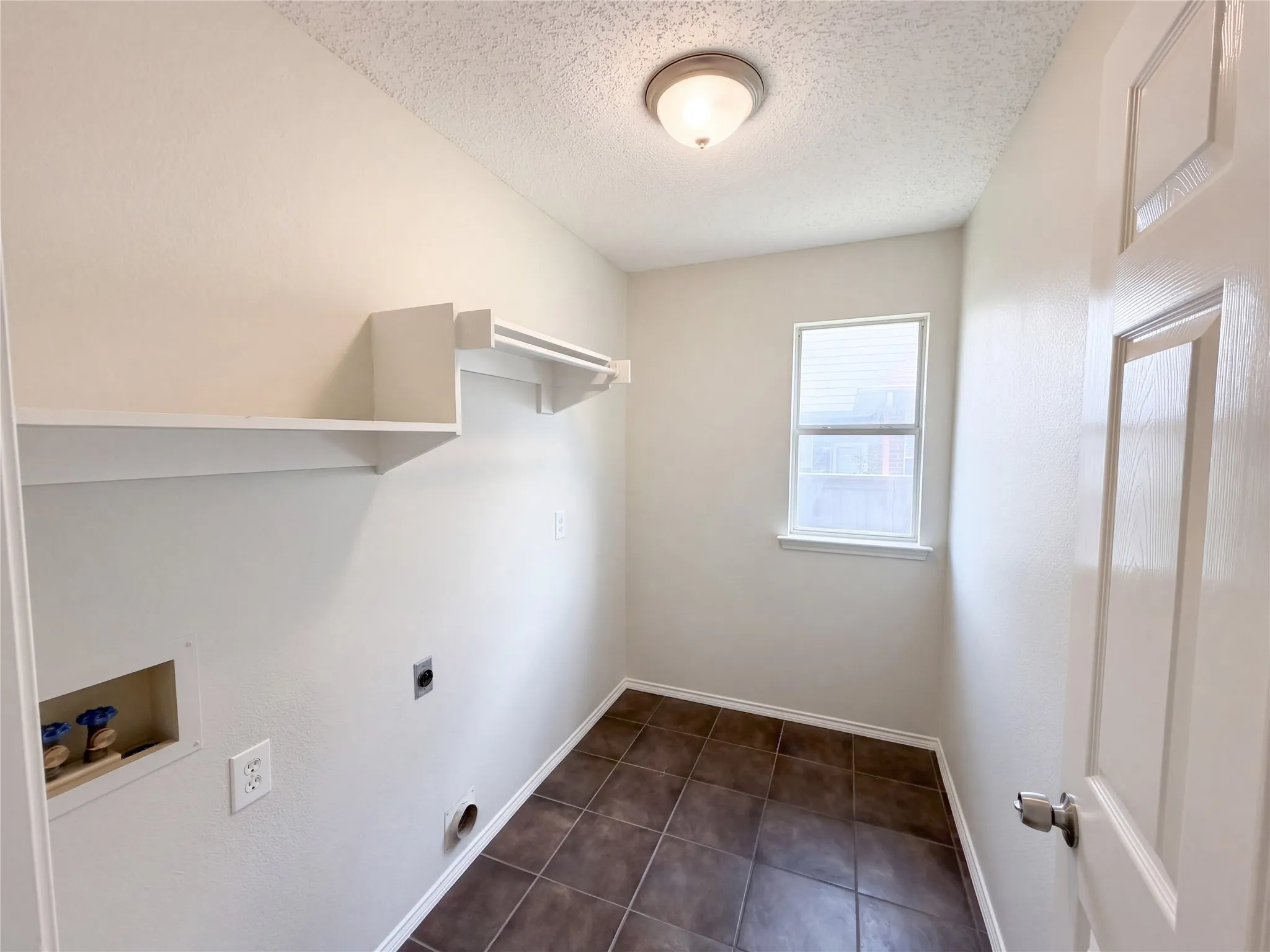 Single Family Residence For Sale in Tarrant County , 401 Pin Oak Trail, Keller, Texas 76248, 4 Bedroom, 2 Bathroom, 2 Garage spaces, 2,512 Sqft, built in 1996, mls#21407957, Real Estate Agent in Keller, Homes For Sale in Tarrant county, Homes For Sale in Keller, Realtor in Keller Texas, Real Estate Brokerage Independent Realty Texas, Luminita Cordes Realtor