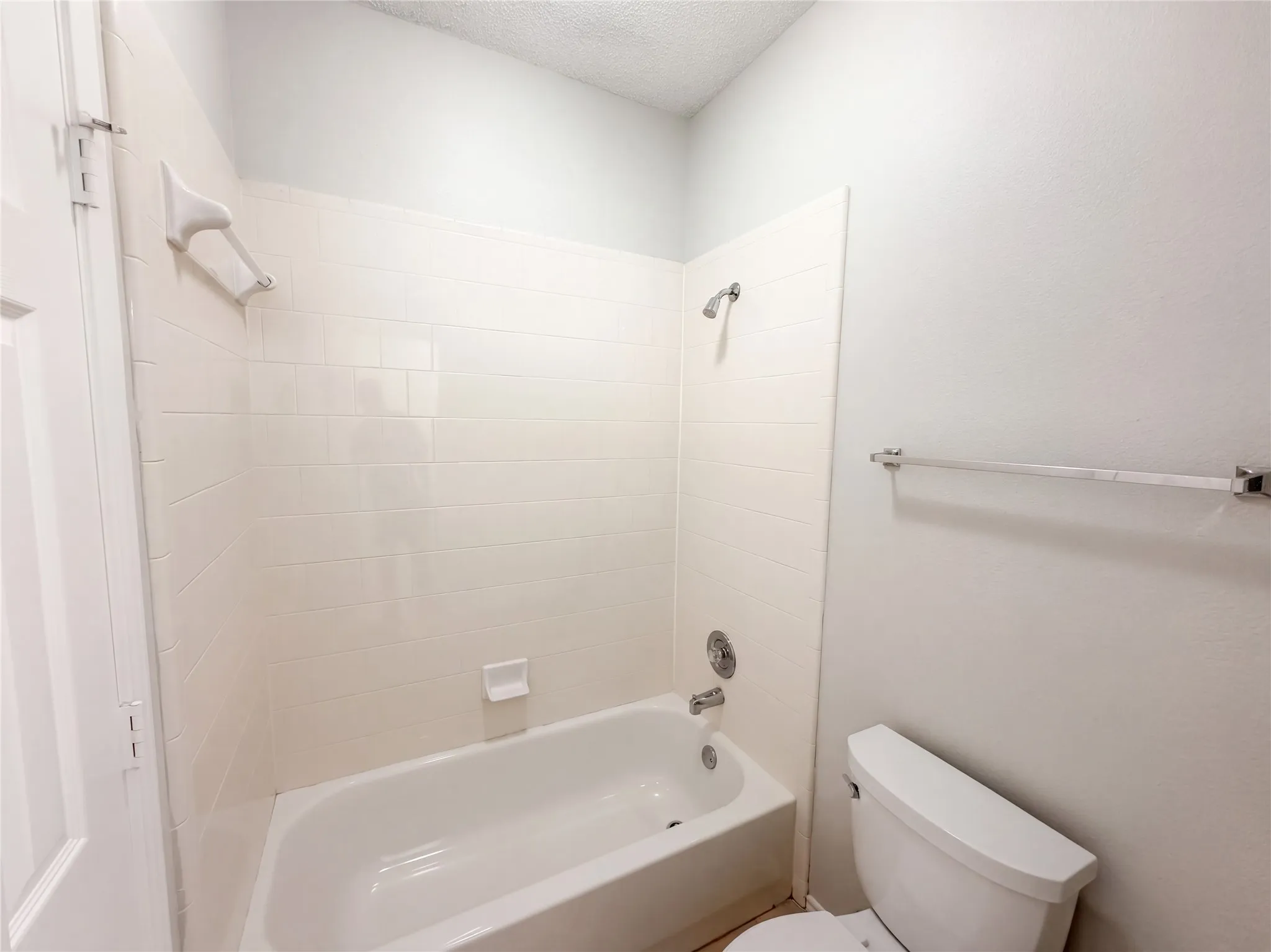 Single Family Residence For Sale in Tarrant County , 401 Pin Oak Trail, Keller, Texas 76248, 4 Bedroom, 2 Bathroom, 2 Garage spaces, 2,512 Sqft, built in 1996, mls#21407957, Real Estate Agent in Keller, Homes For Sale in Tarrant county, Homes For Sale in Keller, Realtor in Keller Texas, Real Estate Brokerage Independent Realty Texas, Luminita Cordes Realtor