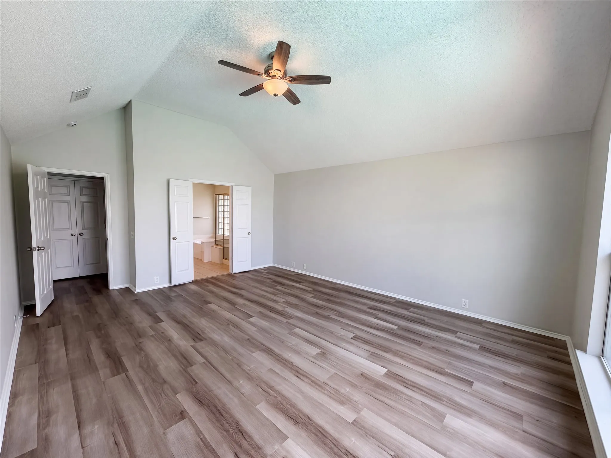 Single Family Residence For Sale in Tarrant County , 401 Pin Oak Trail, Keller, Texas 76248, 4 Bedroom, 2 Bathroom, 2 Garage spaces, 2,512 Sqft, built in 1996, mls#21407957, Real Estate Agent in Keller, Homes For Sale in Tarrant county, Homes For Sale in Keller, Realtor in Keller Texas, Real Estate Brokerage Independent Realty Texas, Luminita Cordes Realtor