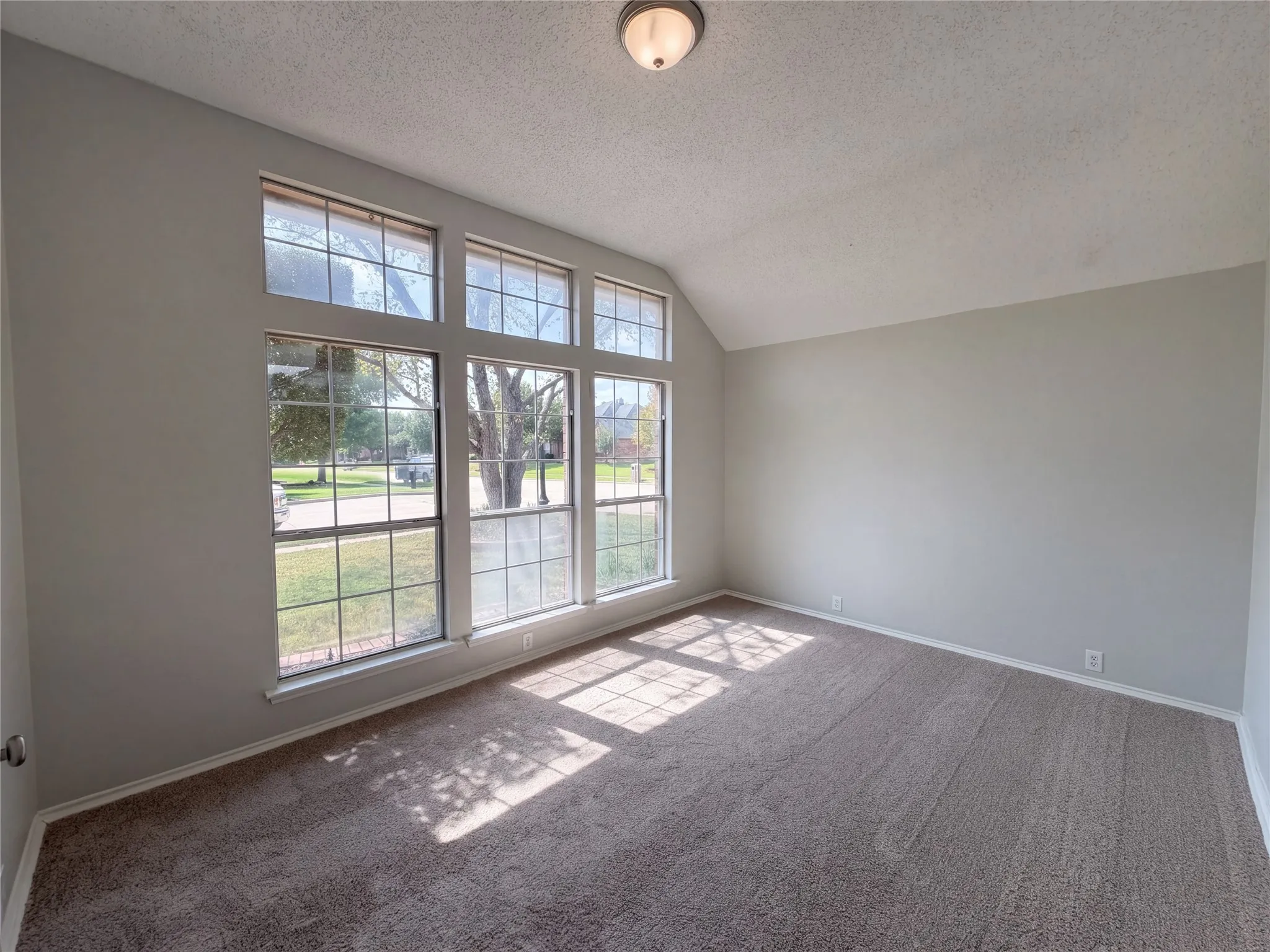 Single Family Residence For Sale in Tarrant County , 401 Pin Oak Trail, Keller, Texas 76248, 4 Bedroom, 2 Bathroom, 2 Garage spaces, 2,512 Sqft, built in 1996, mls#21407957, Real Estate Agent in Keller, Homes For Sale in Tarrant county, Homes For Sale in Keller, Realtor in Keller Texas, Real Estate Brokerage Independent Realty Texas, Luminita Cordes Realtor