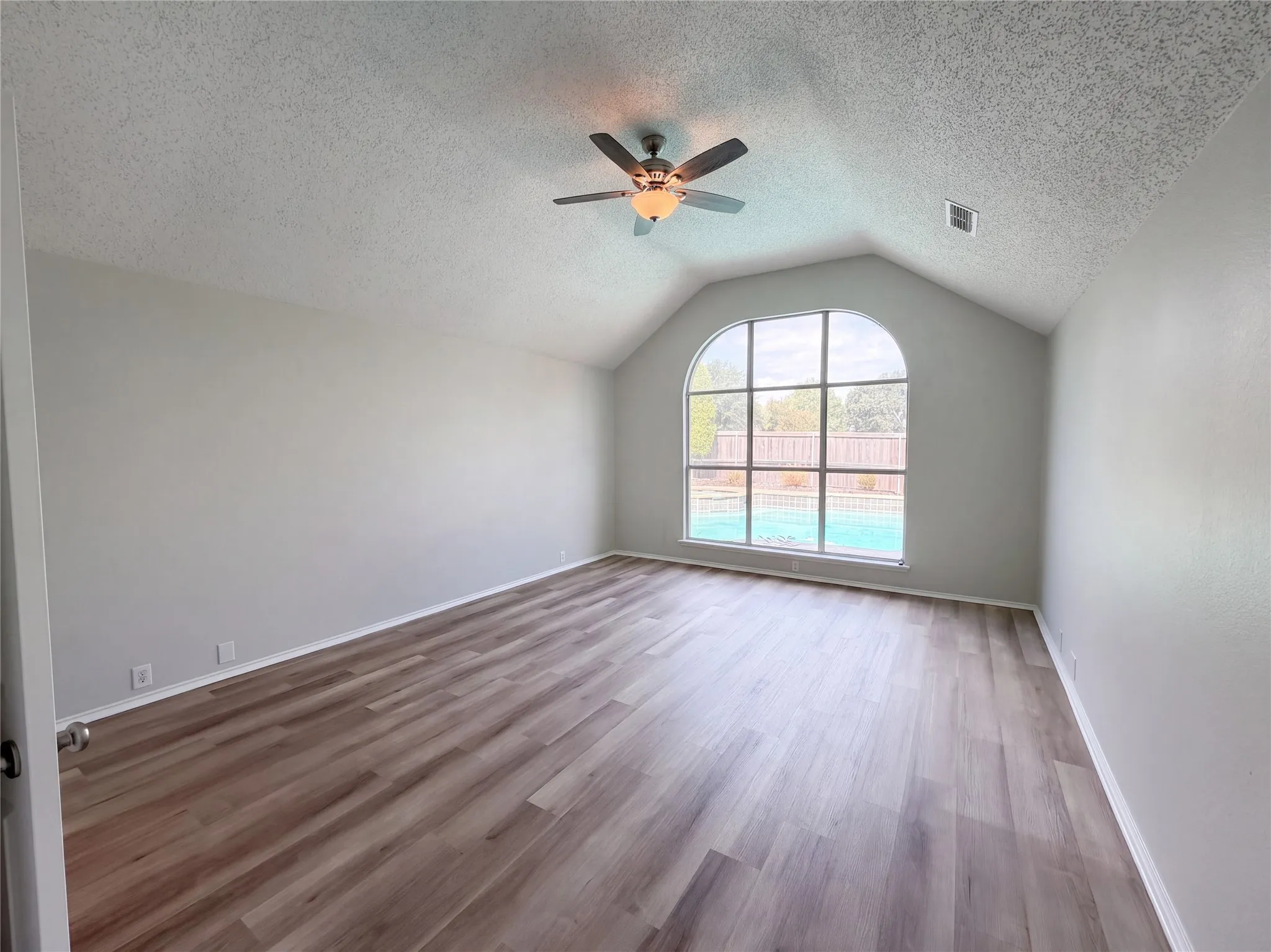 Single Family Residence For Sale in Tarrant County , 401 Pin Oak Trail, Keller, Texas 76248, 4 Bedroom, 2 Bathroom, 2 Garage spaces, 2,512 Sqft, built in 1996, mls#21407957, Real Estate Agent in Keller, Homes For Sale in Tarrant county, Homes For Sale in Keller, Realtor in Keller Texas, Real Estate Brokerage Independent Realty Texas, Luminita Cordes Realtor