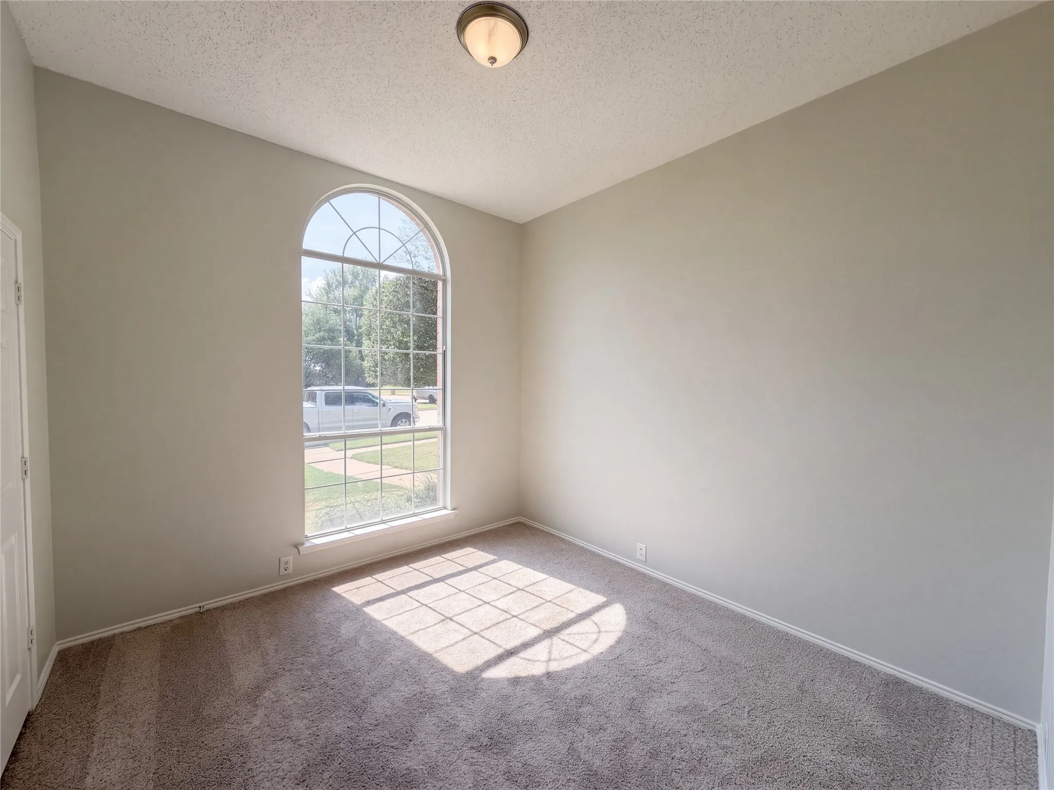 Single Family Residence For Sale in Tarrant County , 401 Pin Oak Trail, Keller, Texas 76248, 4 Bedroom, 2 Bathroom, 2 Garage spaces, 2,512 Sqft, built in 1996, mls#21407957, Real Estate Agent in Keller, Homes For Sale in Tarrant county, Homes For Sale in Keller, Realtor in Keller Texas, Real Estate Brokerage Independent Realty Texas, Luminita Cordes Realtor