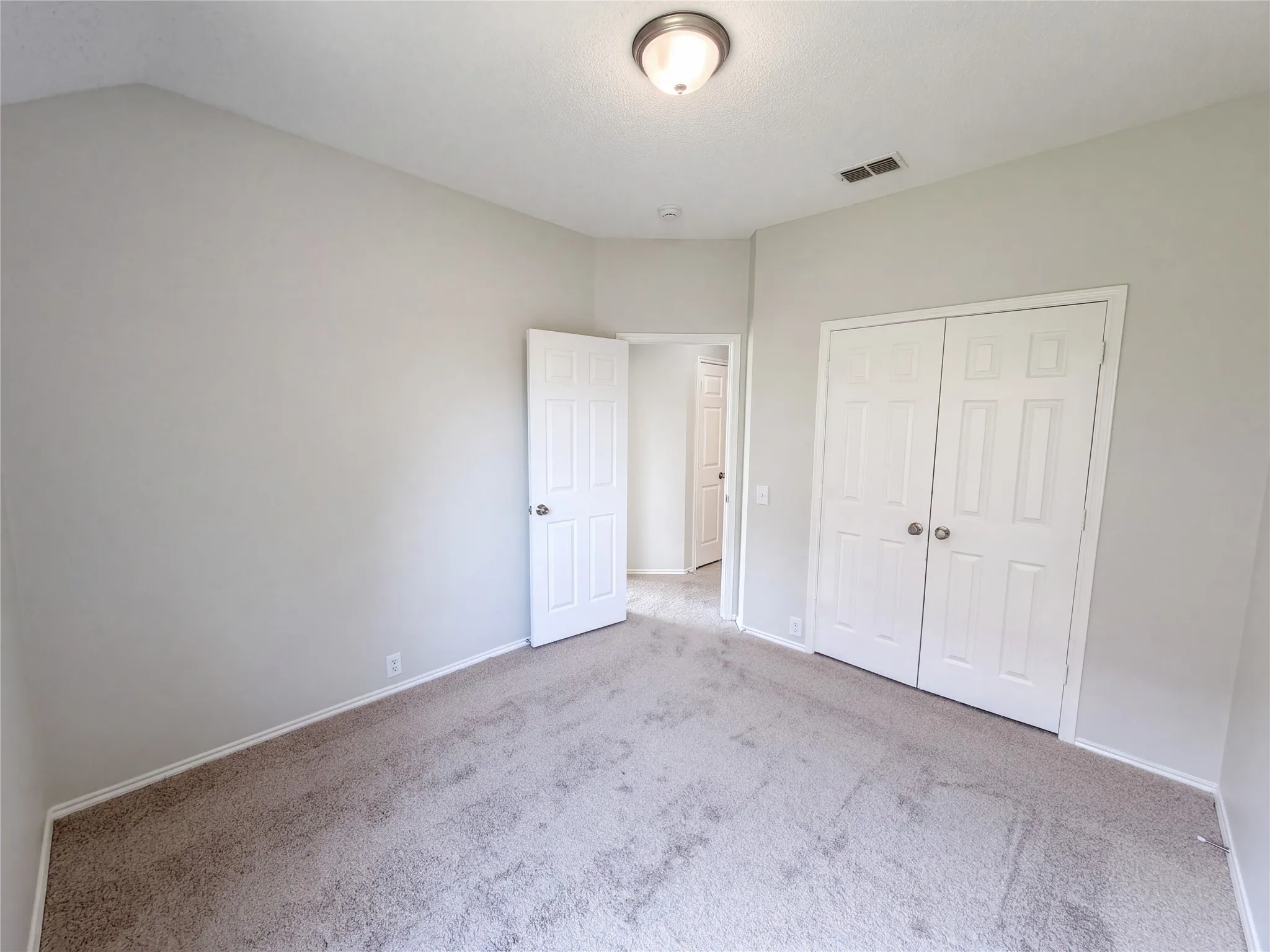 Single Family Residence For Sale in Tarrant County , 401 Pin Oak Trail, Keller, Texas 76248, 4 Bedroom, 2 Bathroom, 2 Garage spaces, 2,512 Sqft, built in 1996, mls#21407957, Real Estate Agent in Keller, Homes For Sale in Tarrant county, Homes For Sale in Keller, Realtor in Keller Texas, Real Estate Brokerage Independent Realty Texas, Luminita Cordes Realtor