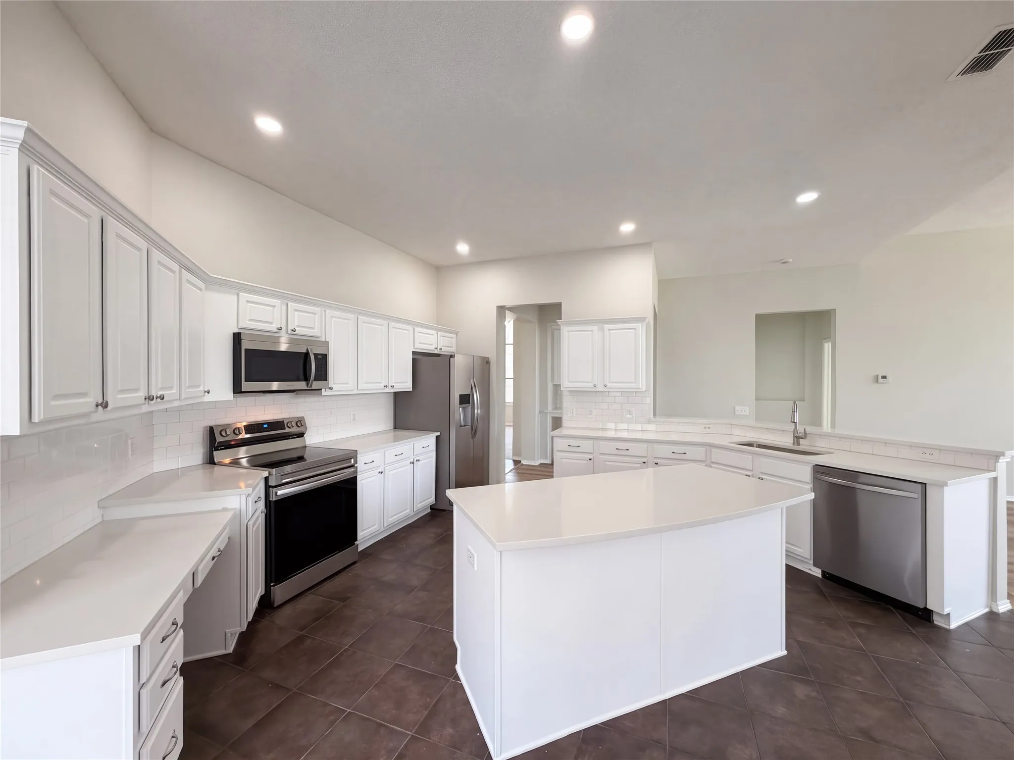 Single Family Residence For Sale in Tarrant County , 401 Pin Oak Trail, Keller, Texas 76248, 4 Bedroom, 2 Bathroom, 2 Garage spaces, 2,512 Sqft, built in 1996, mls#21407957, Real Estate Agent in Keller, Homes For Sale in Tarrant county, Homes For Sale in Keller, Realtor in Keller Texas, Real Estate Brokerage Independent Realty Texas, Luminita Cordes Realtor