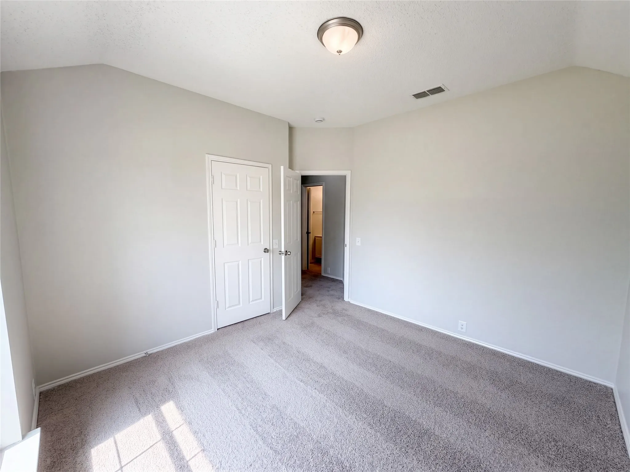 Single Family Residence For Sale in Tarrant County , 401 Pin Oak Trail, Keller, Texas 76248, 4 Bedroom, 2 Bathroom, 2 Garage spaces, 2,512 Sqft, built in 1996, mls#21407957, Real Estate Agent in Keller, Homes For Sale in Tarrant county, Homes For Sale in Keller, Realtor in Keller Texas, Real Estate Brokerage Independent Realty Texas, Luminita Cordes Realtor