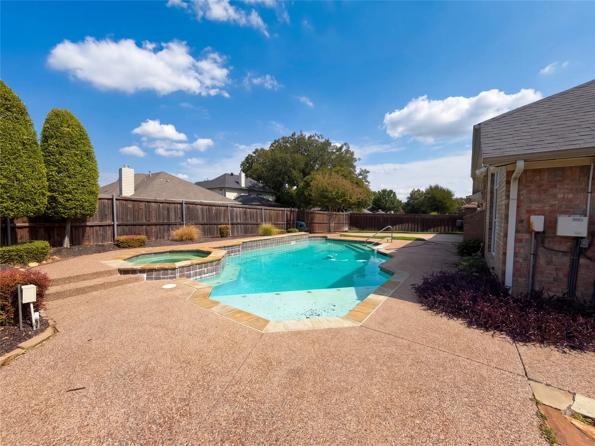 Single Family Residence For Sale in Tarrant County , 401 Pin Oak Trail, Keller, Texas 76248, 4 Bedroom, 2 Bathroom, 2 Garage spaces, 2,512 Sqft, built in 1996, mls#21407957, Real Estate Agent in Keller, Homes For Sale in Tarrant county, Homes For Sale in Keller, Realtor in Keller Texas, Real Estate Brokerage Independent Realty Texas, Luminita Cordes Realtor