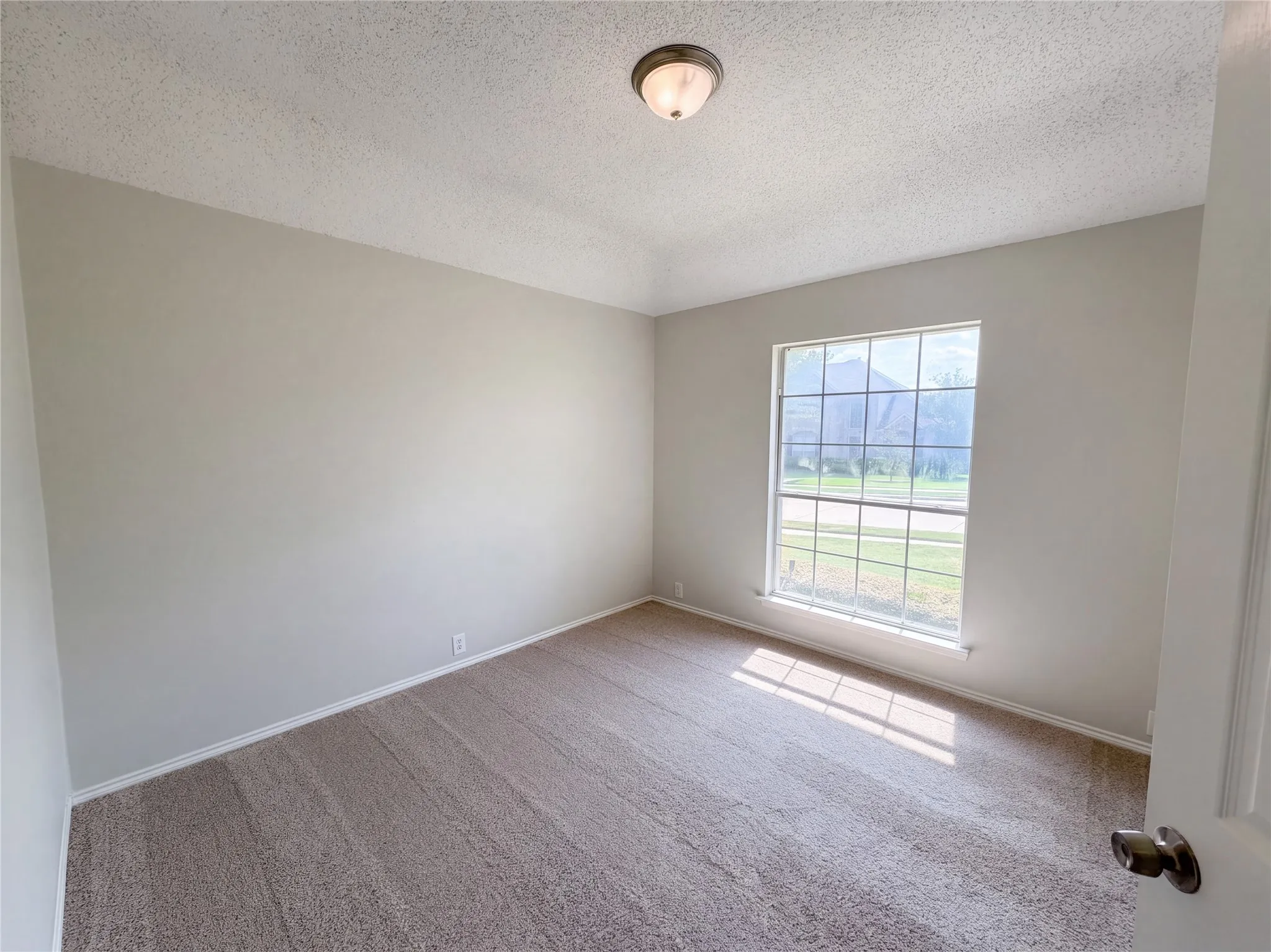 Single Family Residence For Sale in Tarrant County , 401 Pin Oak Trail, Keller, Texas 76248, 4 Bedroom, 2 Bathroom, 2 Garage spaces, 2,512 Sqft, built in 1996, mls#21407957, Real Estate Agent in Keller, Homes For Sale in Tarrant county, Homes For Sale in Keller, Realtor in Keller Texas, Real Estate Brokerage Independent Realty Texas, Luminita Cordes Realtor
