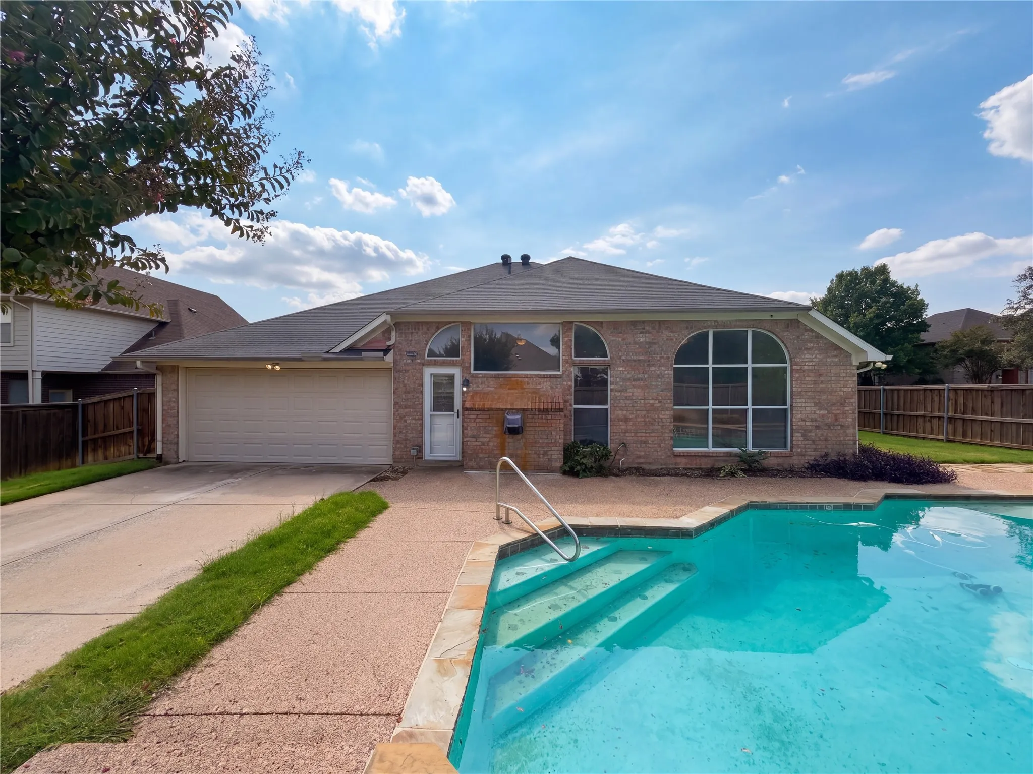 Single Family Residence For Sale in Tarrant County , 401 Pin Oak Trail, Keller, Texas 76248, 4 Bedroom, 2 Bathroom, 2 Garage spaces, 2,512 Sqft, built in 1996, mls#21407957, Real Estate Agent in Keller, Homes For Sale in Tarrant county, Homes For Sale in Keller, Realtor in Keller Texas, Real Estate Brokerage Independent Realty Texas, Luminita Cordes Realtor